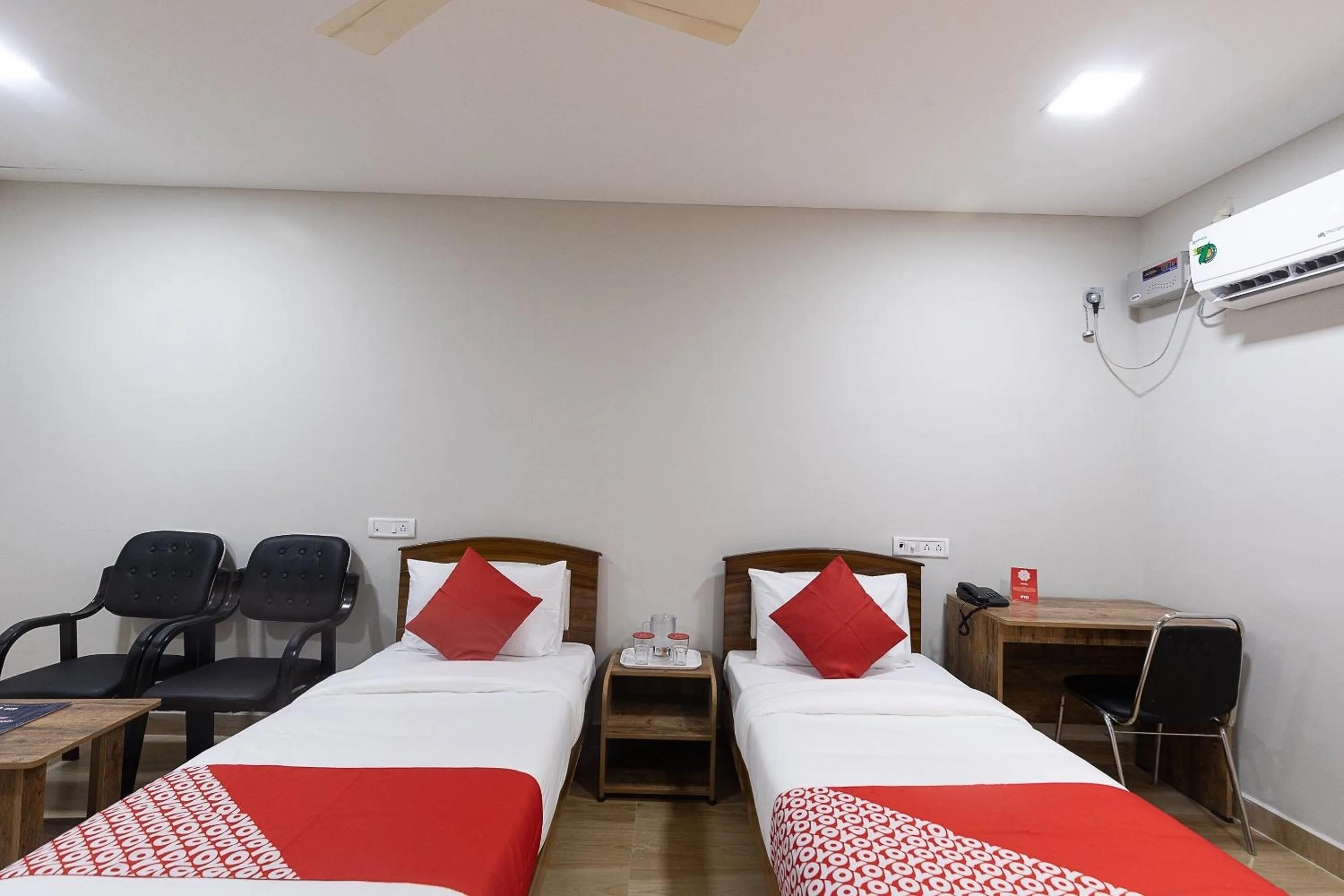 Bedroom, Bed in Hotel O Nestle inn