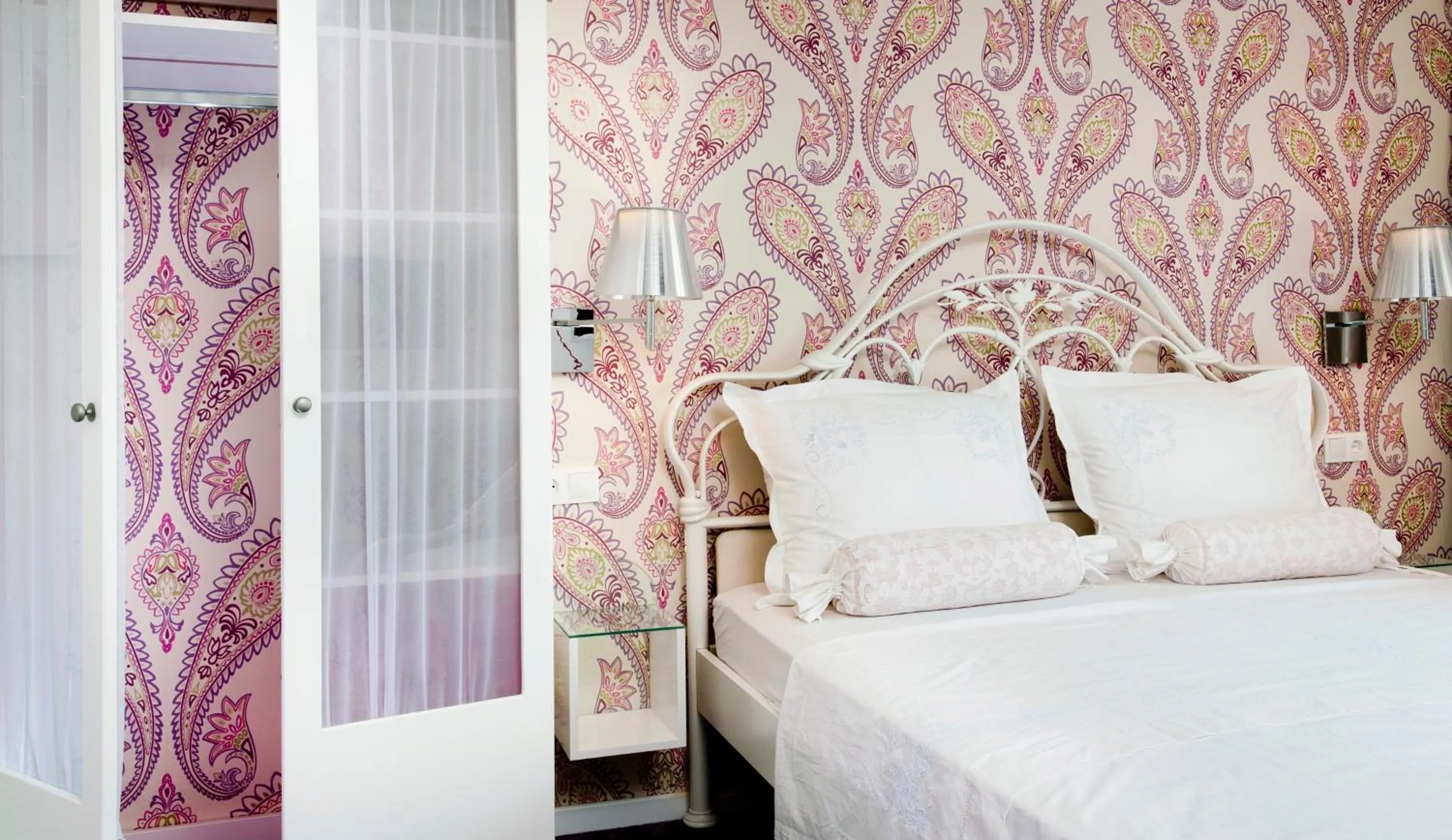 Bed in Boban Luxury Suites