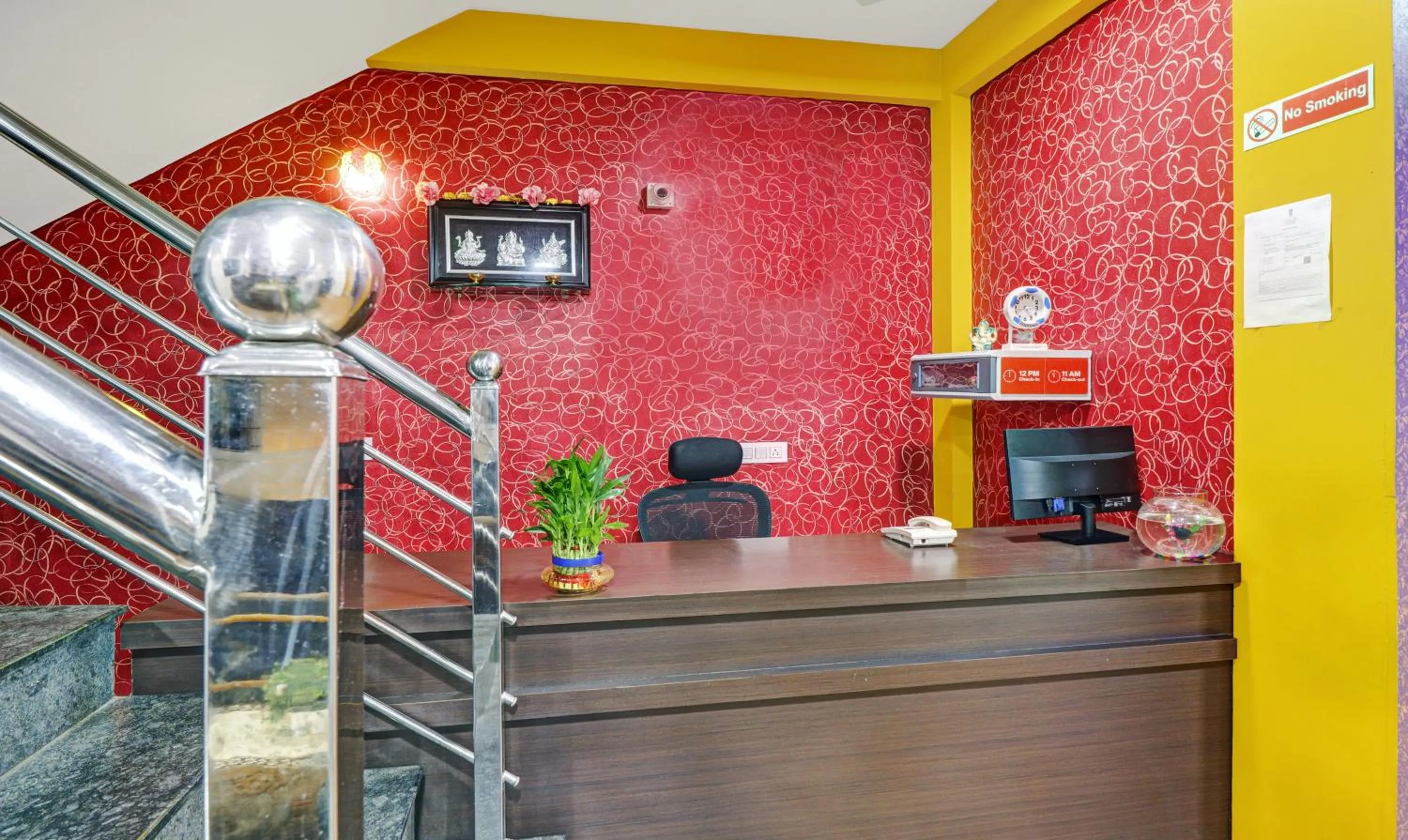 Lobby or reception in Itsy Hotels Harsha Comforts,600 Mts From Coffee Museum