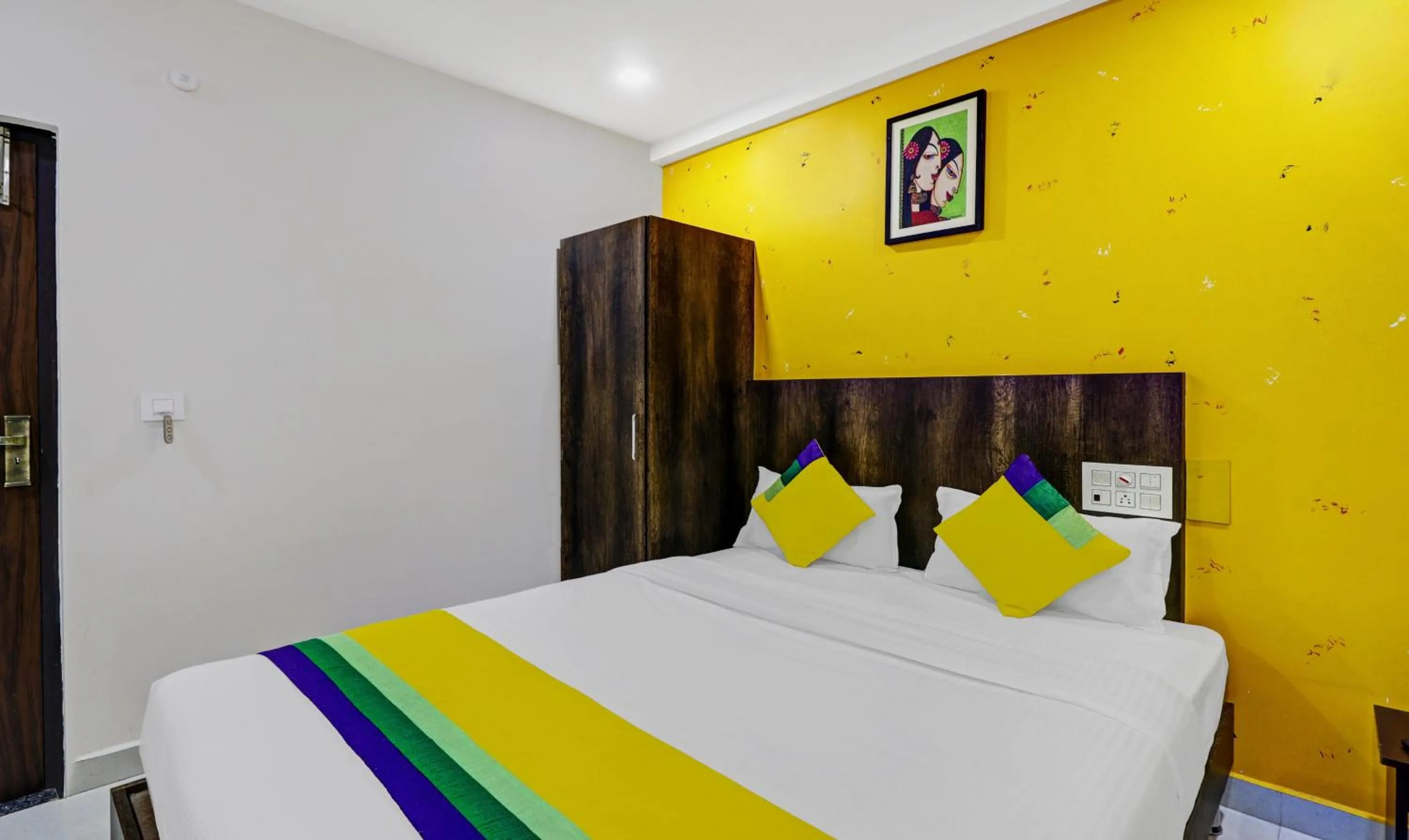 Bedroom in Itsy Hotels Harsha Comforts,600 Mts From Coffee Museum