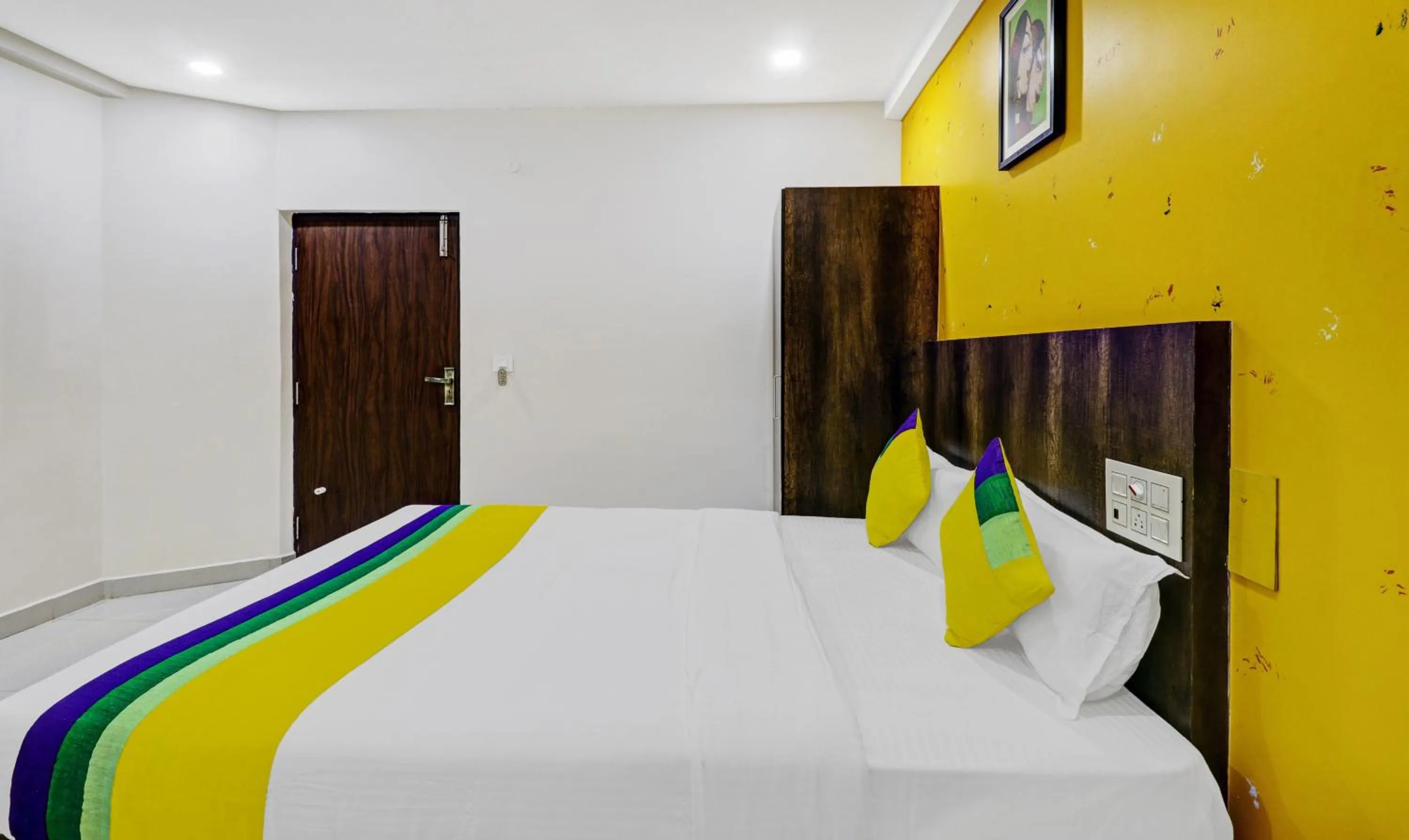 Bedroom in Itsy Hotels Harsha Comforts,600 Mts From Coffee Museum