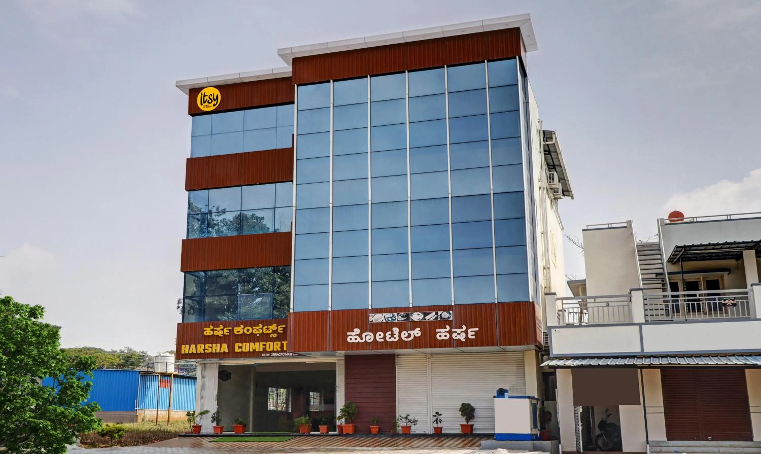 Property building in Itsy Hotels Harsha Comforts,600 Mts From Coffee Museum