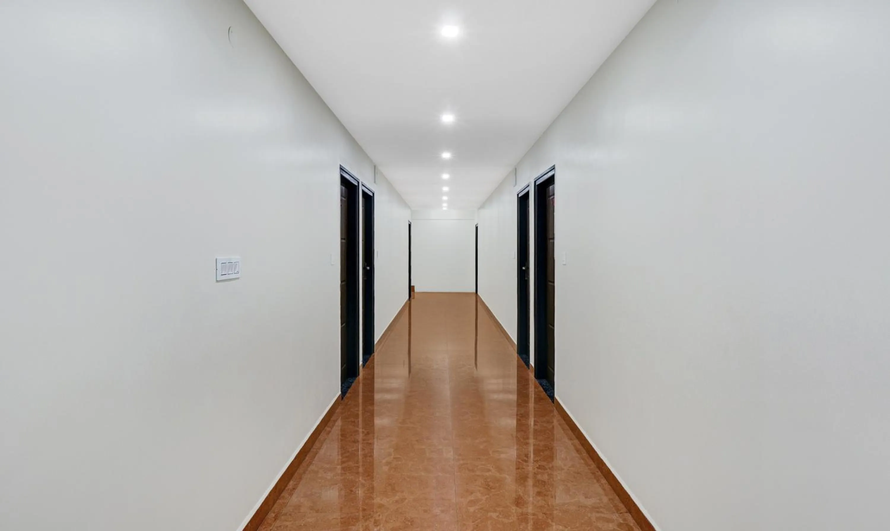 Lobby or reception in Itsy Hotels Harsha Comforts,600 Mts From Coffee Museum