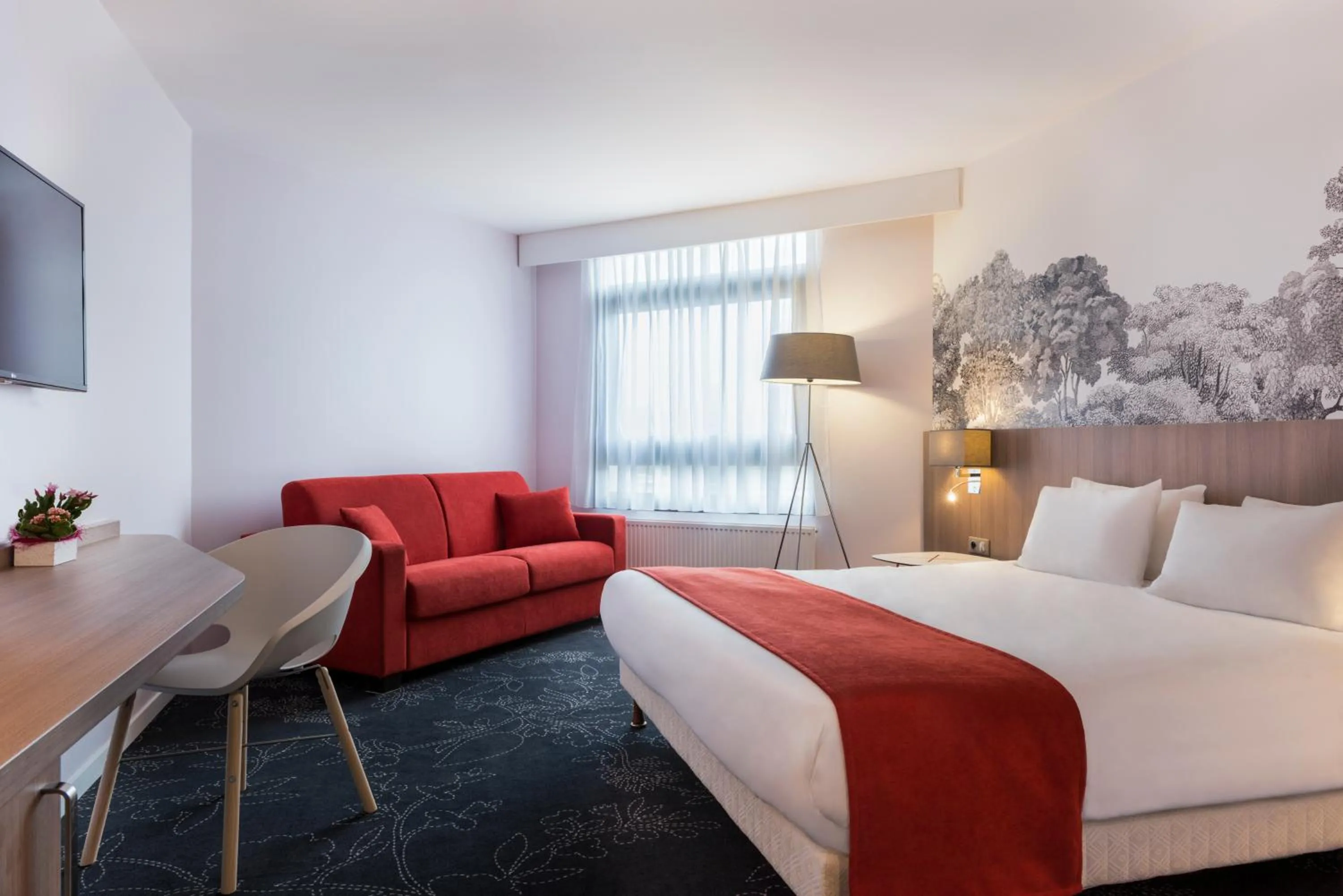 Bedroom, Bed in Holiday Inn Calais Coquelles by IHG