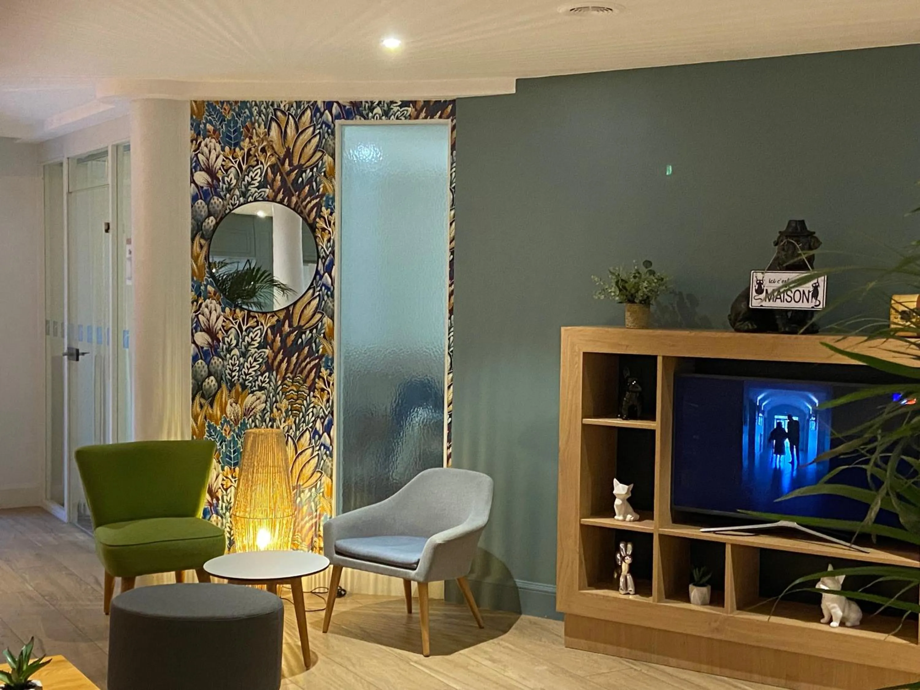 Living room in Holiday Inn Calais Coquelles by IHG