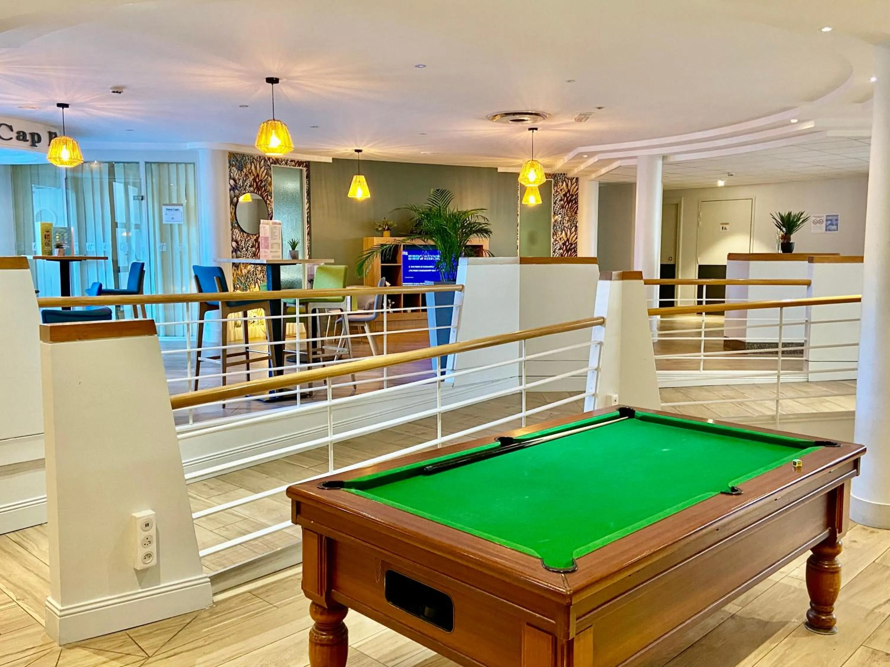Billiard in Holiday Inn Calais Coquelles by IHG