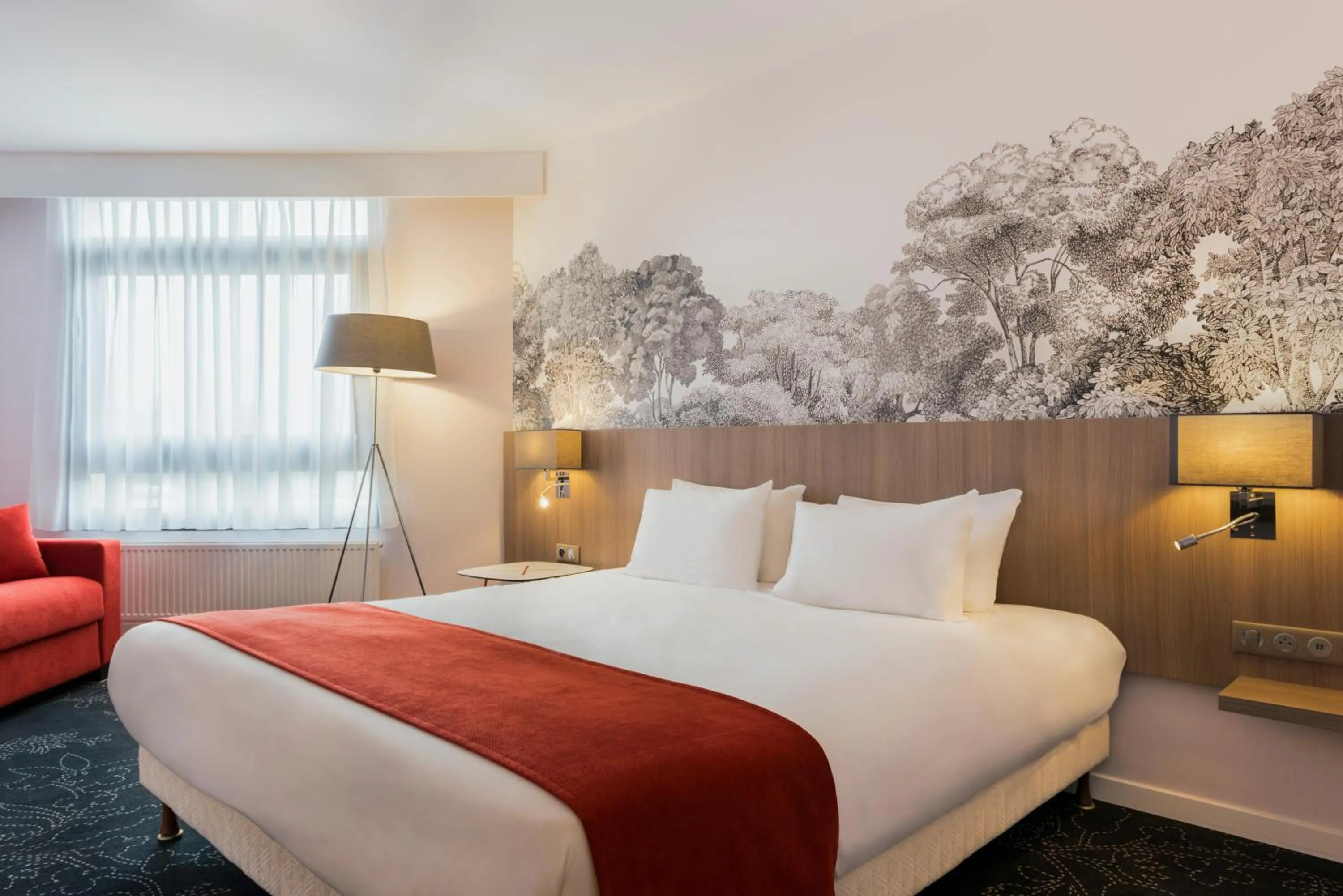 Photo of the whole room, Bed in Holiday Inn Calais Coquelles by IHG