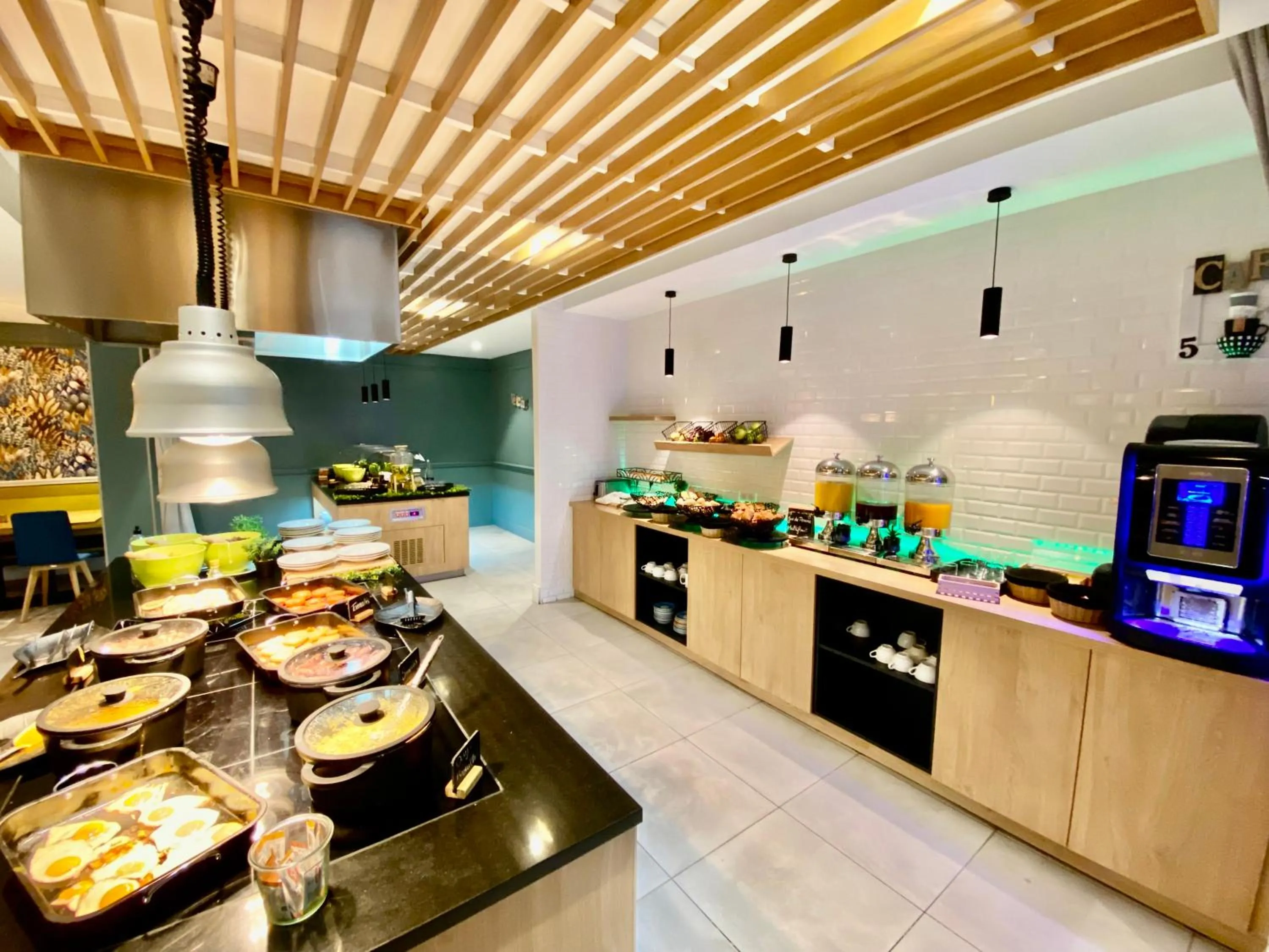 Breakfast in Holiday Inn Calais Coquelles by IHG