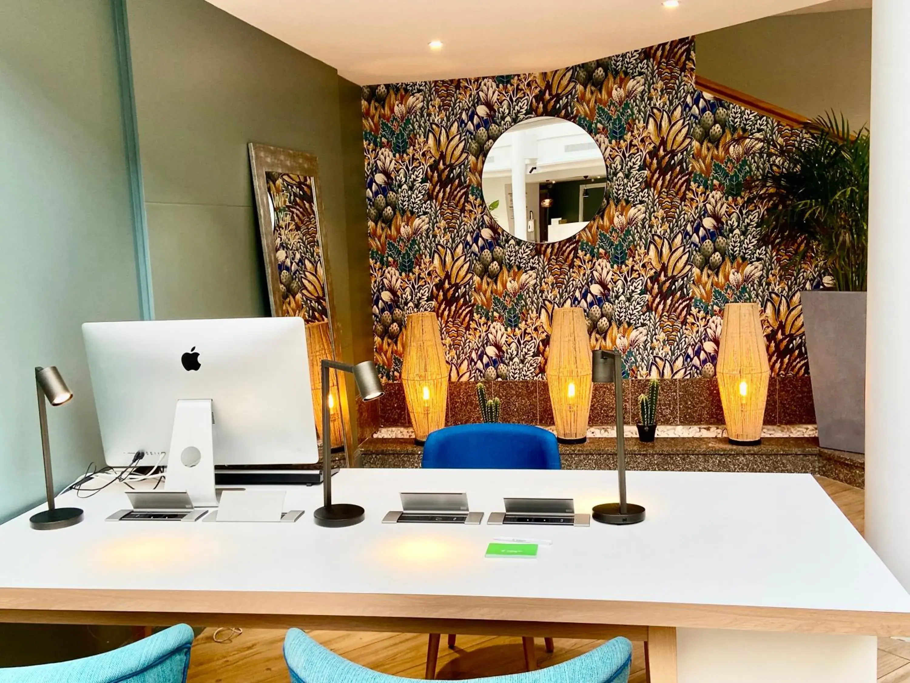 Living room in Holiday Inn Calais Coquelles by IHG Living room in Holiday Inn Calais Coquelles by IHG