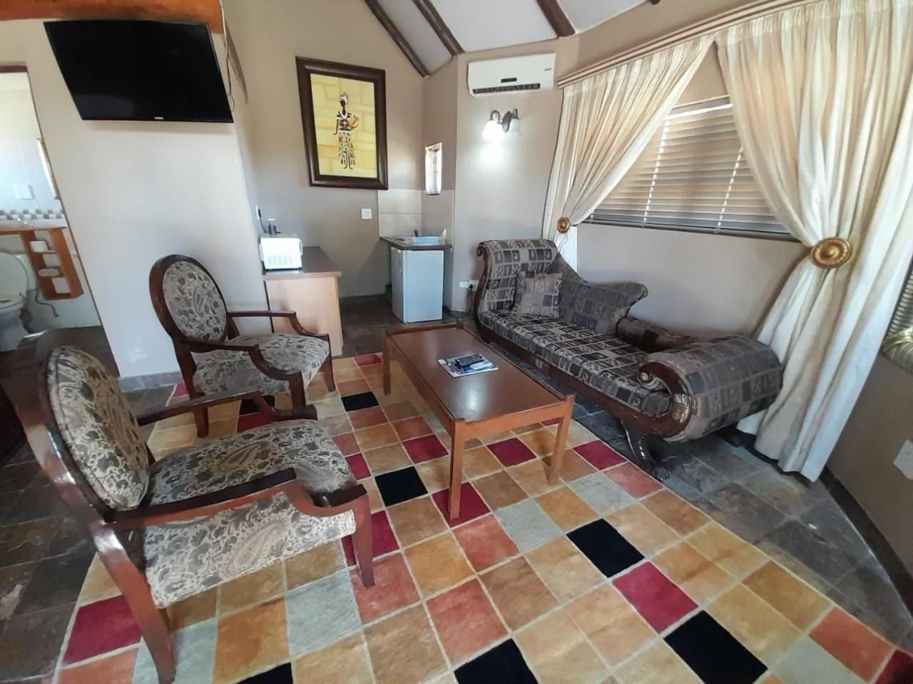 Gaggle Inn Guest Lodge