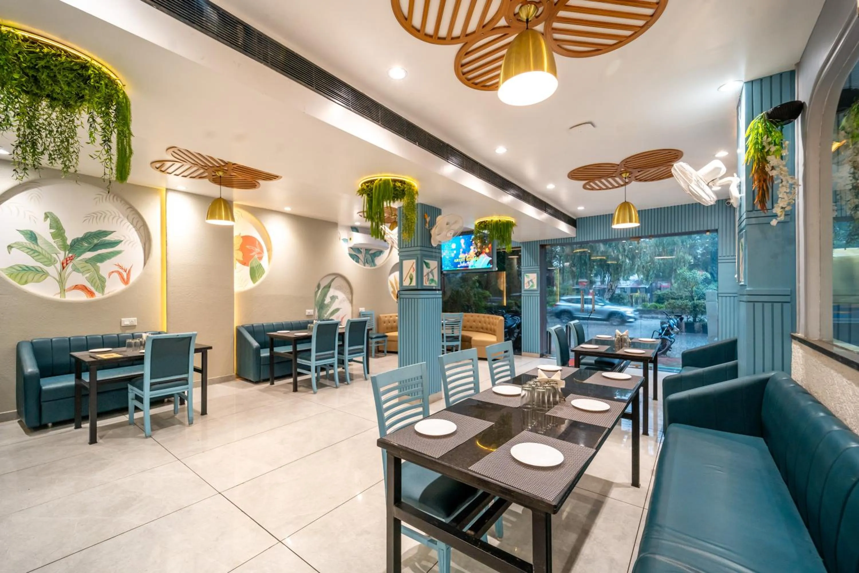 Restaurant/places to eat in Treebo Kamal Regency