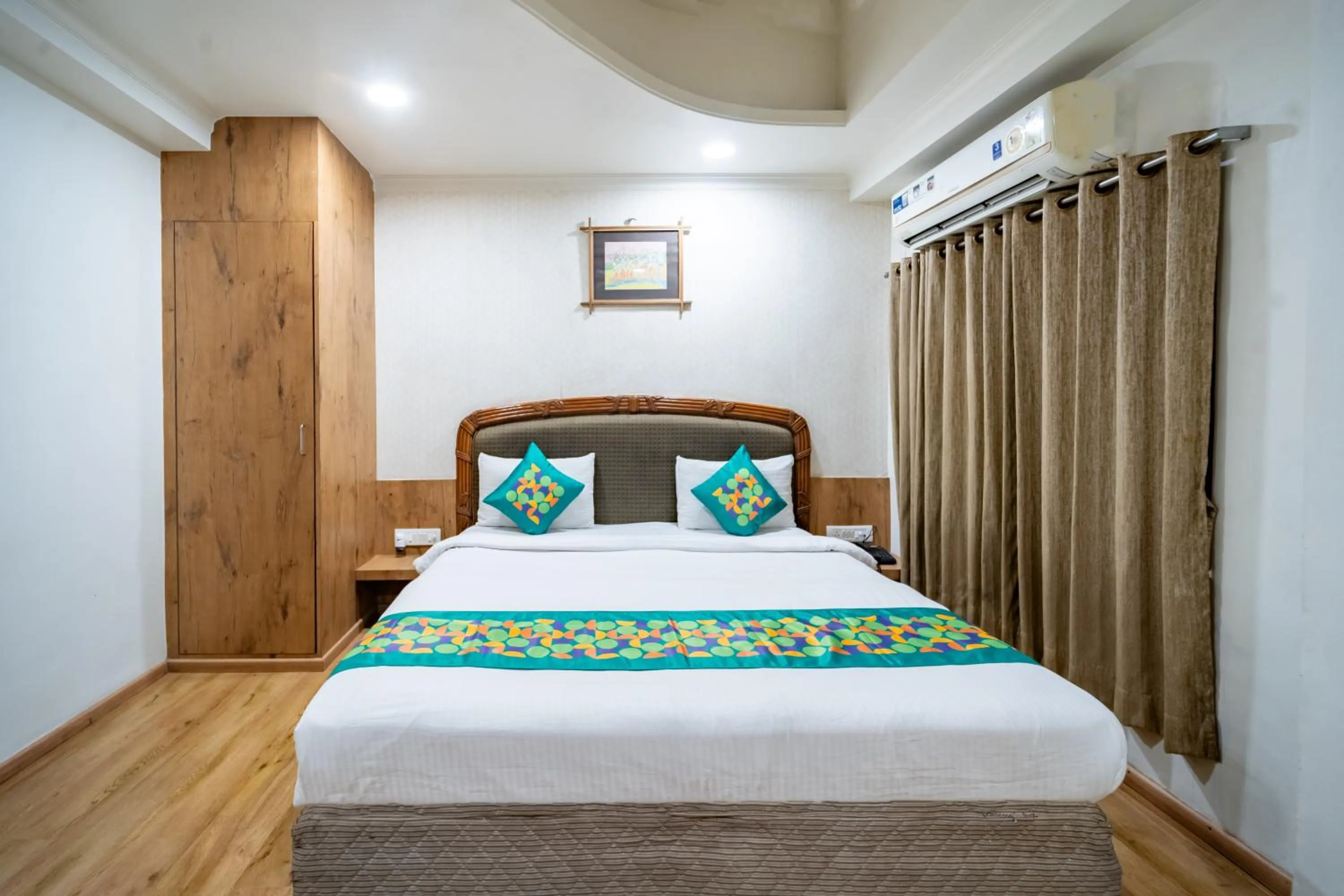 Bedroom, Bed in Treebo Kamal Regency