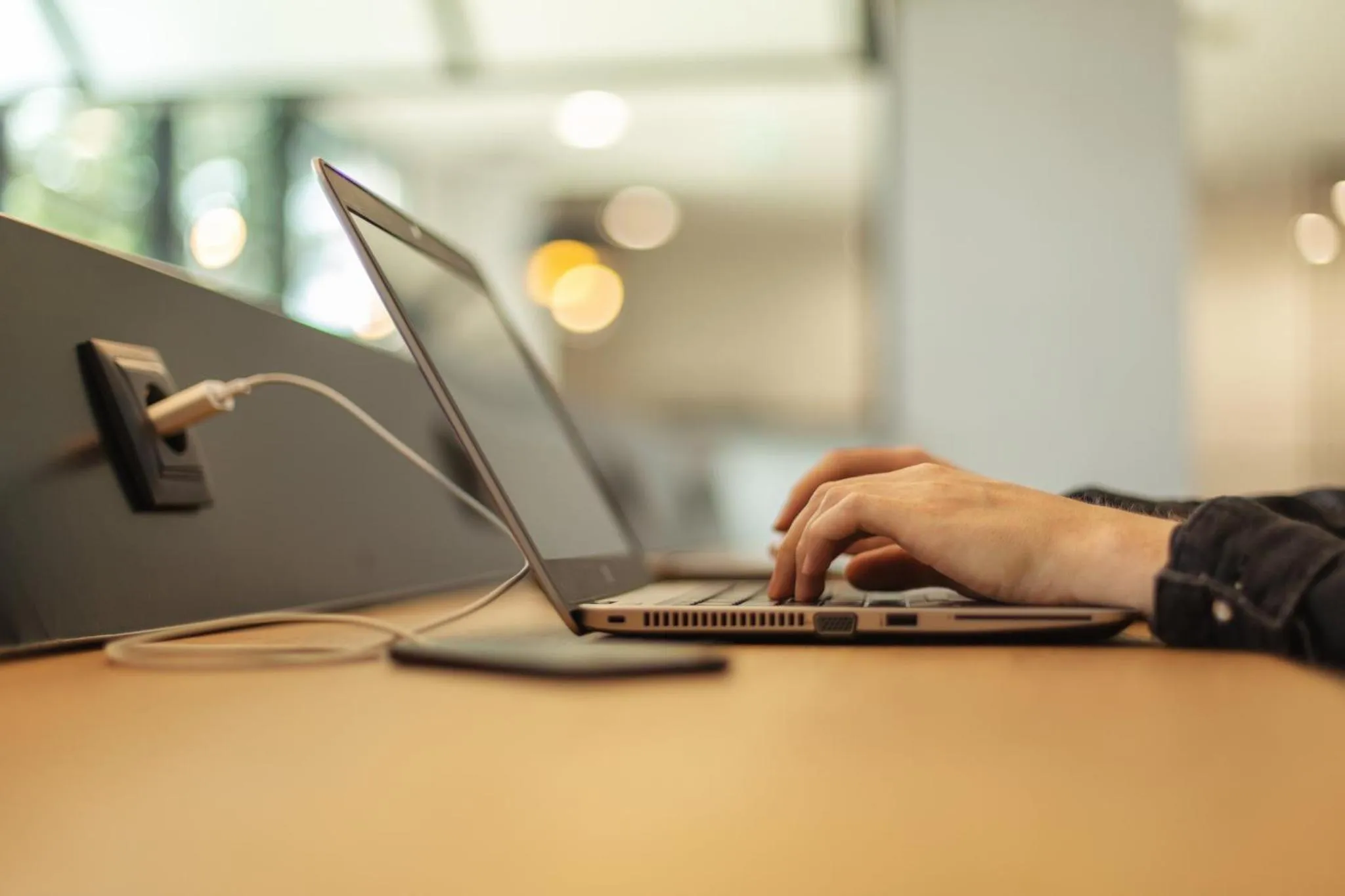 Lobby or reception in Garner Hotel Hamburg Nord by IHG