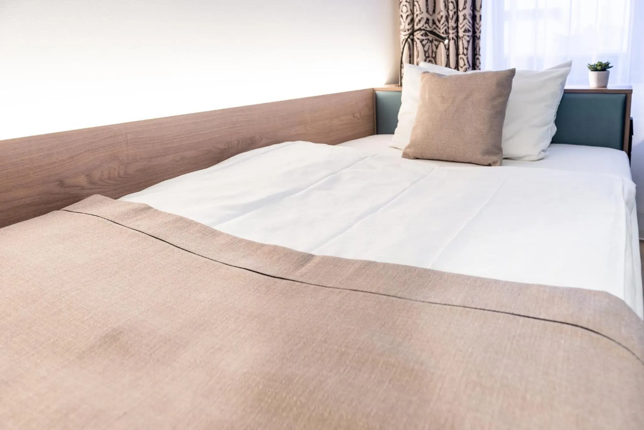 Photo of the whole room, Bed in Garner Hotel Hamburg Nord by IHG