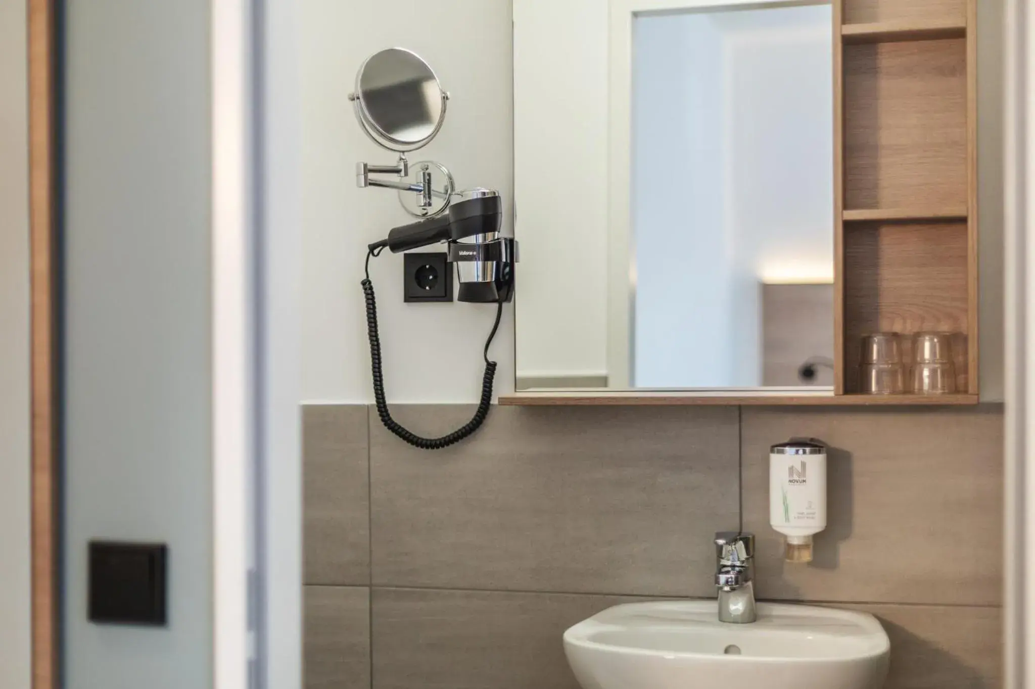 Photo of the whole room in Garner Hotel Hamburg Nord by IHG Photo of the whole room in Garner Hotel Hamburg Nord by IHG