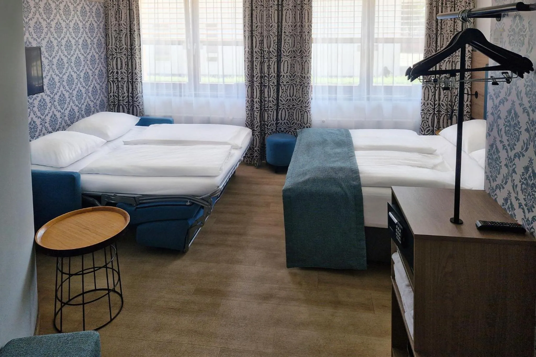 Photo of the whole room, Bed in Garner Hotel Hamburg Nord by IHG