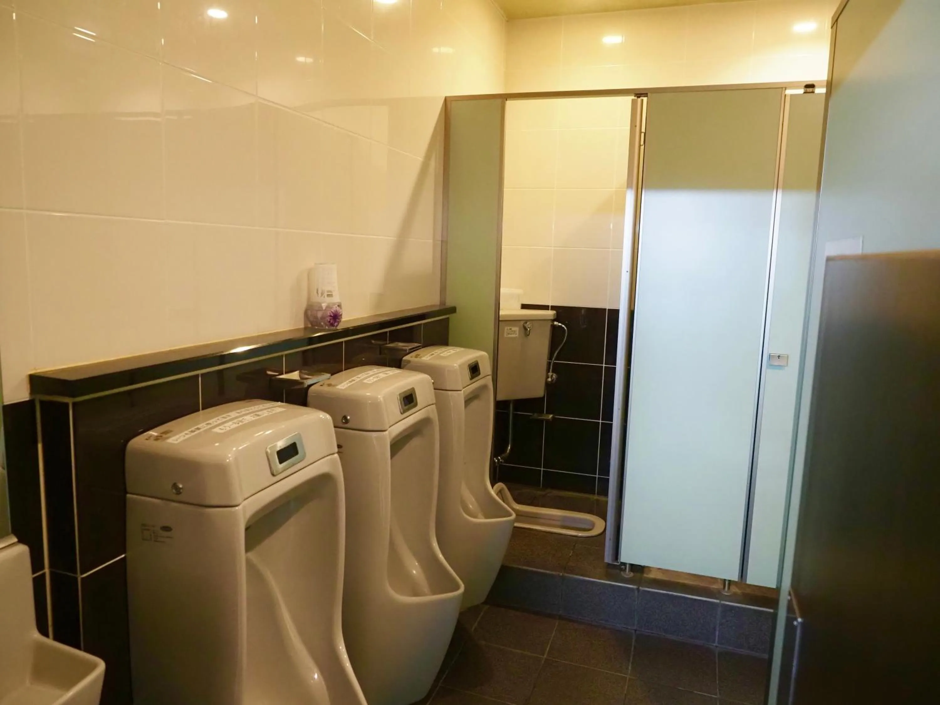 Capsule Hotel Block Room