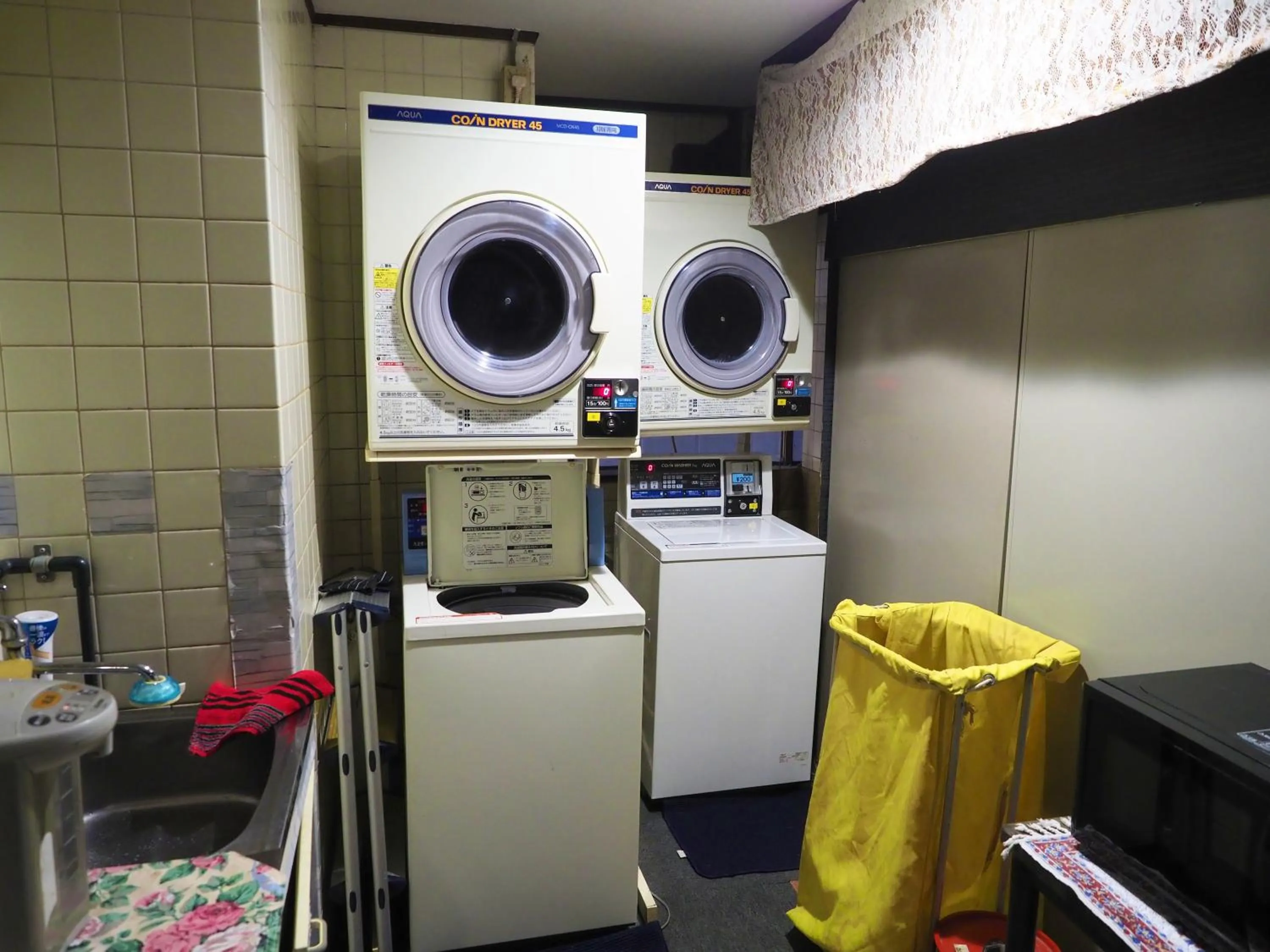 Capsule Hotel Block Room