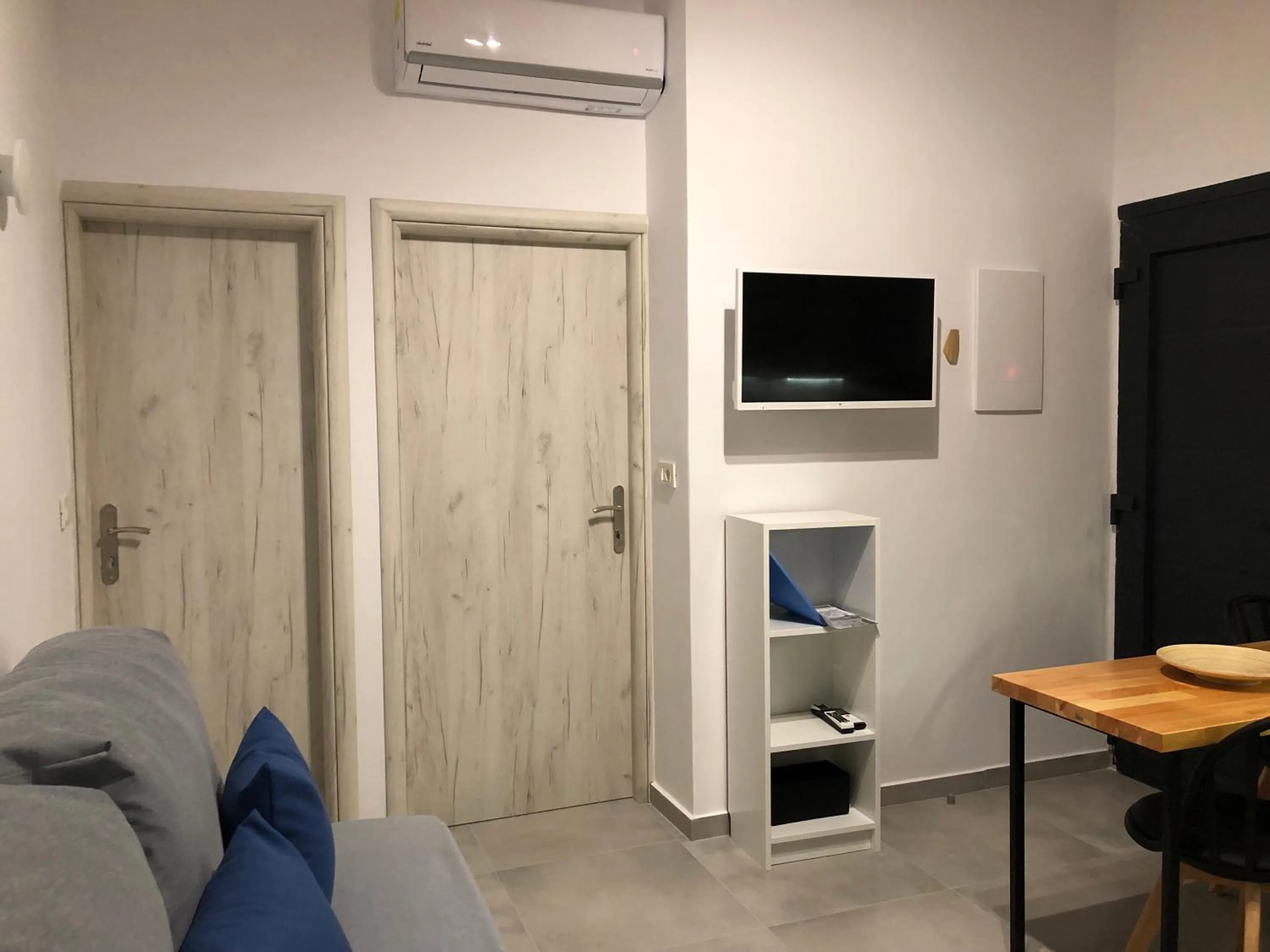 Communal lounge/ TV room in Dragonfly Villas