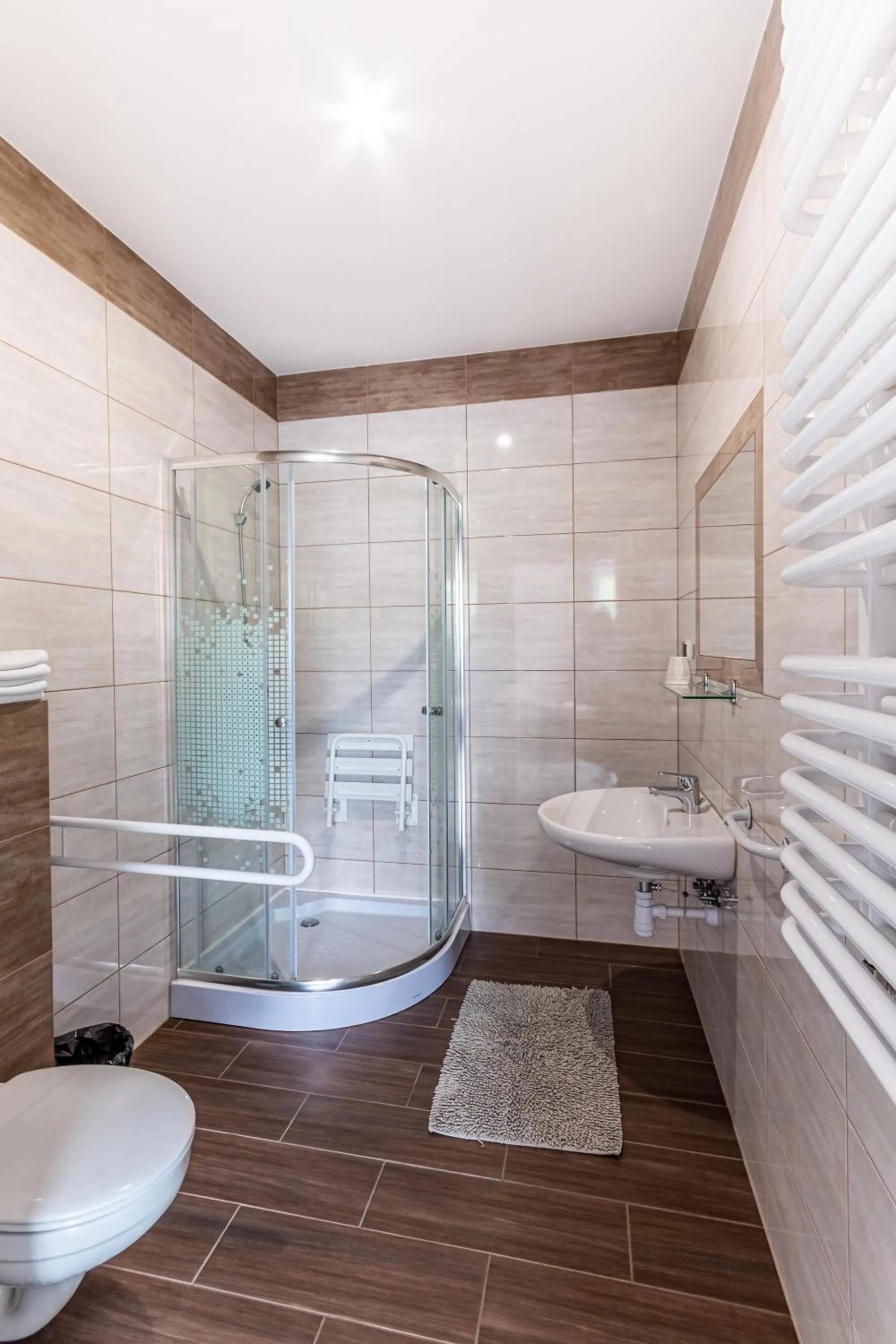 Family Room with Private Bathroom in Motel OLIV