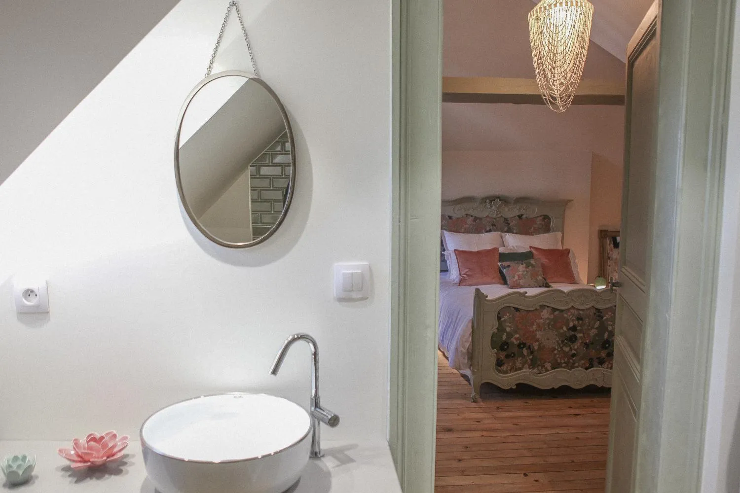 Bed in Le manoir des chevaux dorés