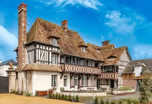 Le manoir des chevaux dorés Le manoir des chevaux dorés
