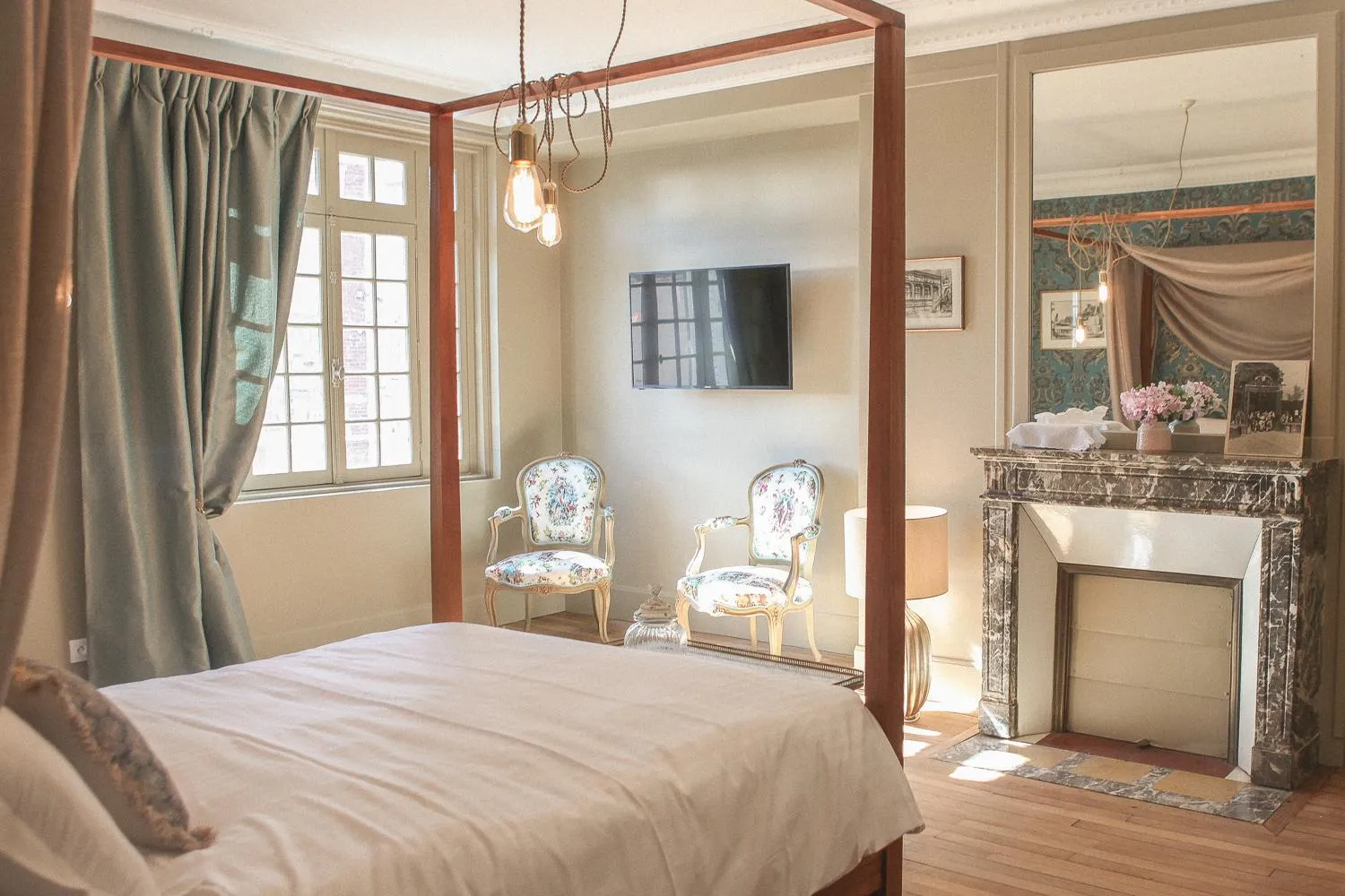 Bed in Le manoir des chevaux dorés