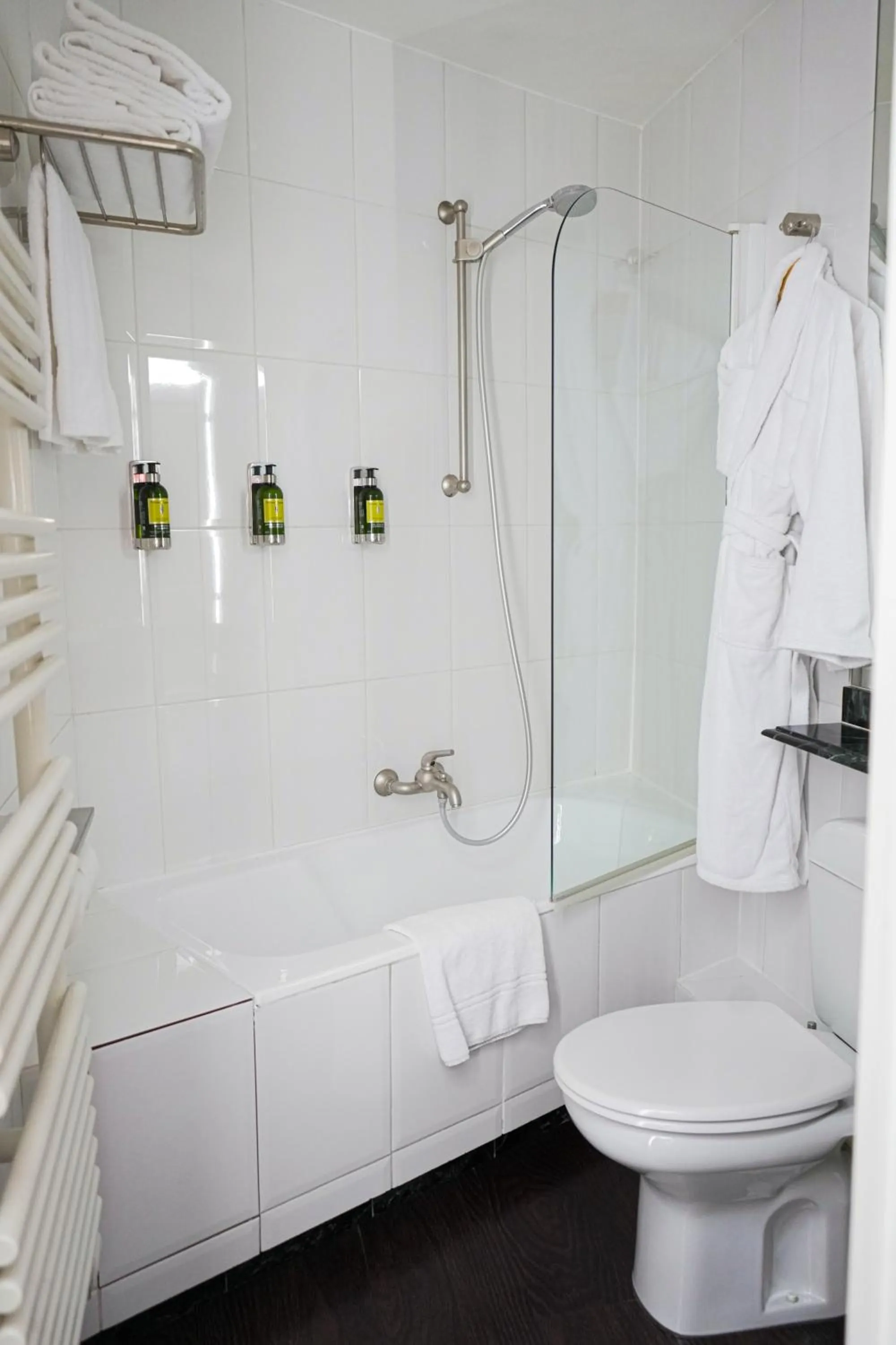 Bathroom in Hôtel Elysées Régencia