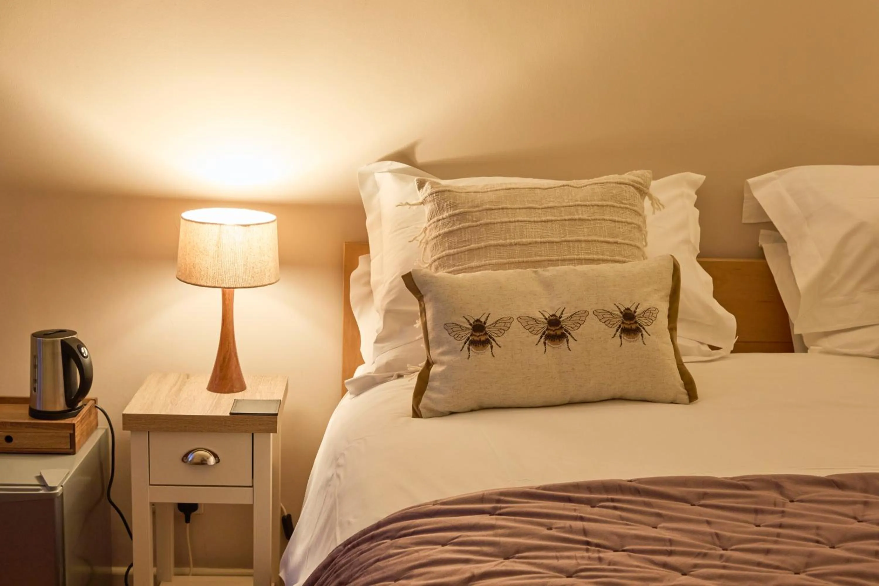 Garden, Bed in Hunters Lodge Inn