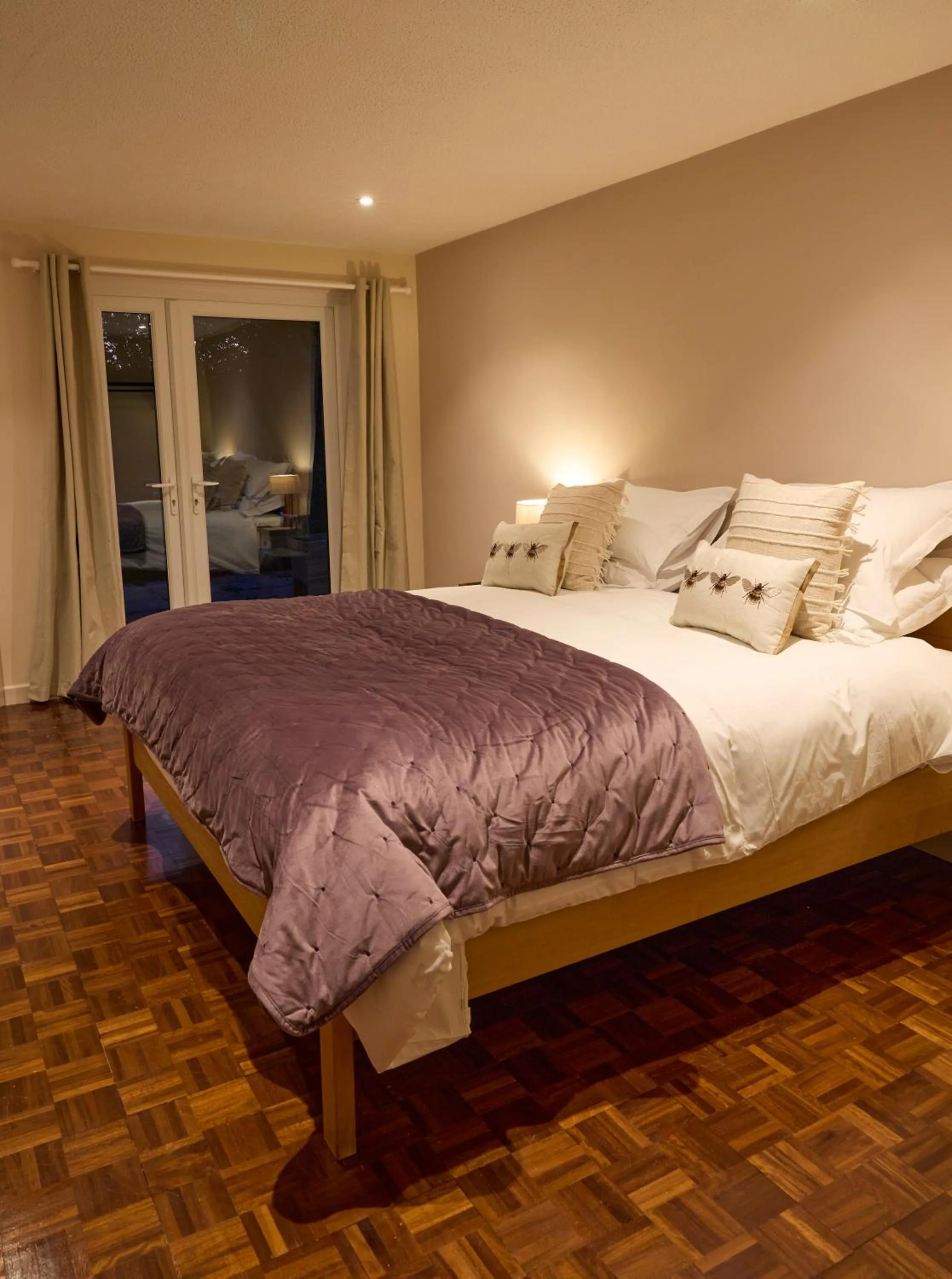Bed in Hunters Lodge Inn