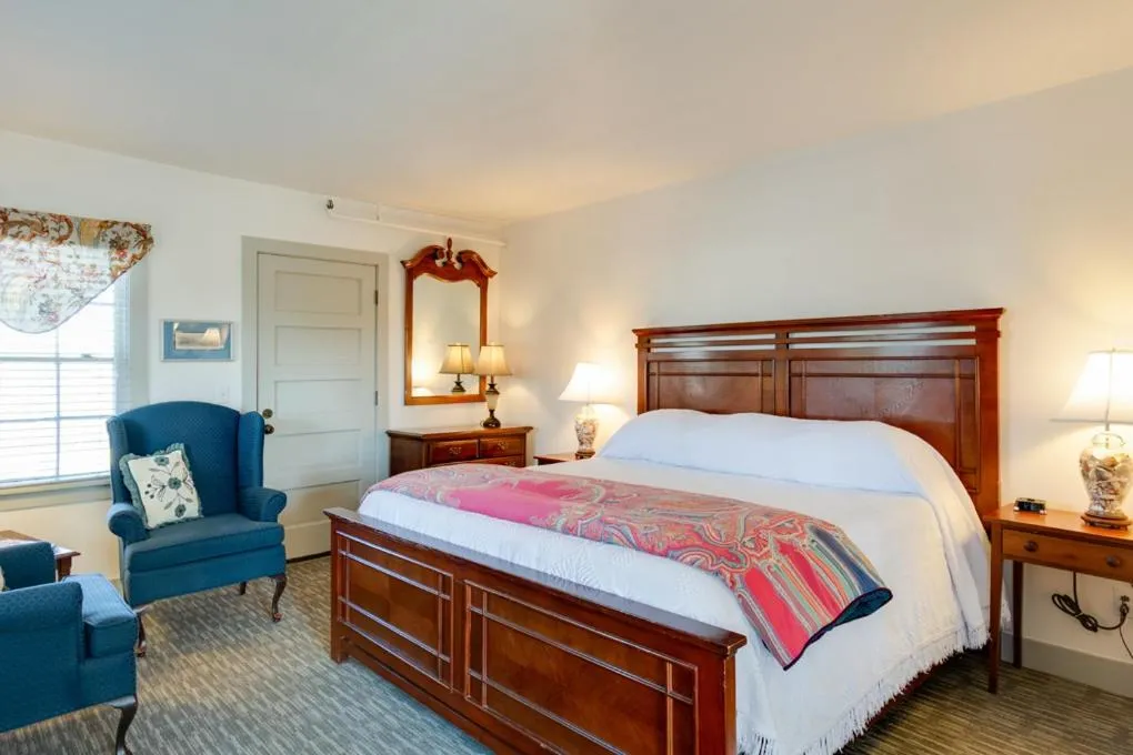 Standard King Room in First Colony Inn