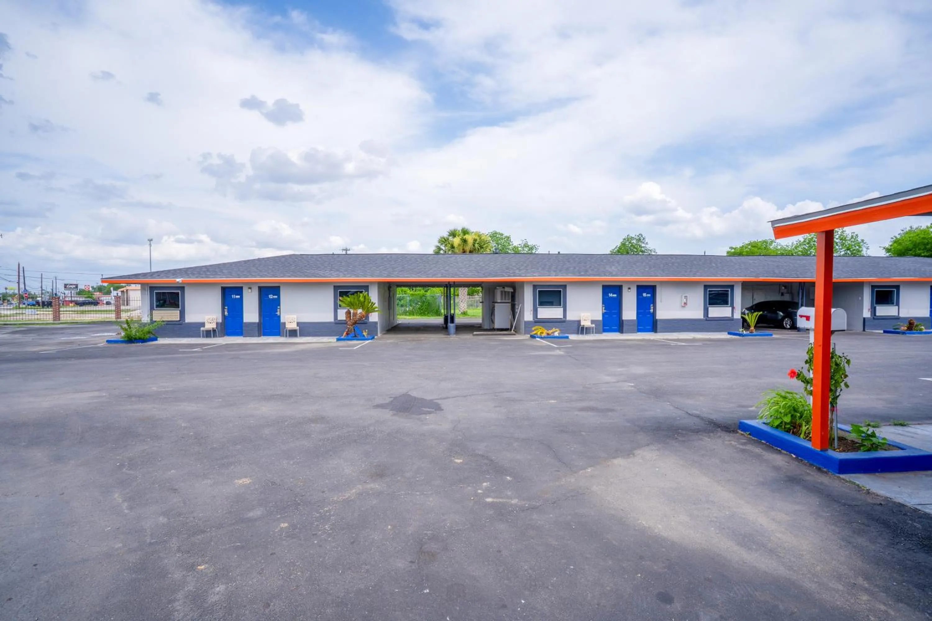 Facade/entrance in Alamo Oasis Inn and Suites By OYO San Antonio