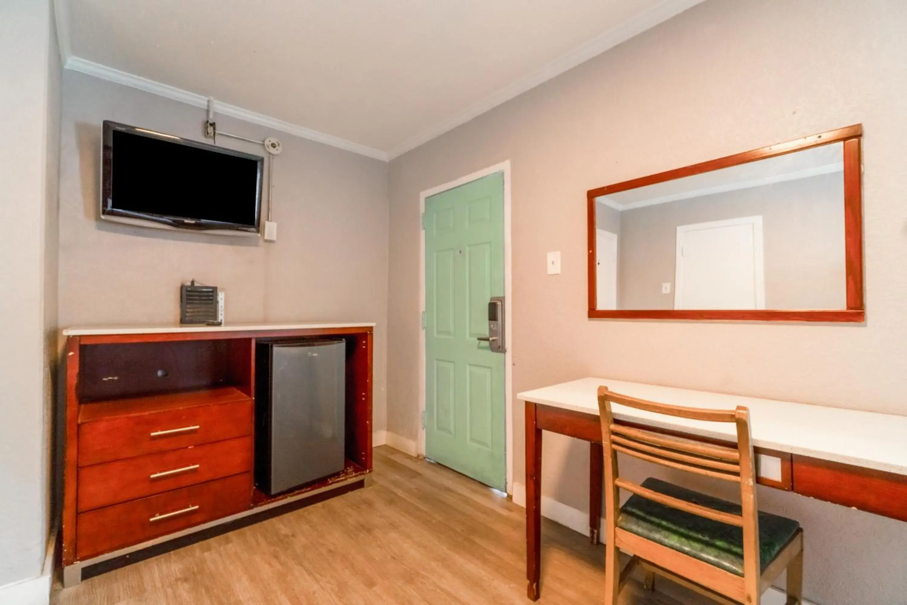 Bedroom in Alamo Oasis Inn and Suites By OYO San Antonio Bedroom in Alamo Oasis Inn and Suites By OYO San Antonio