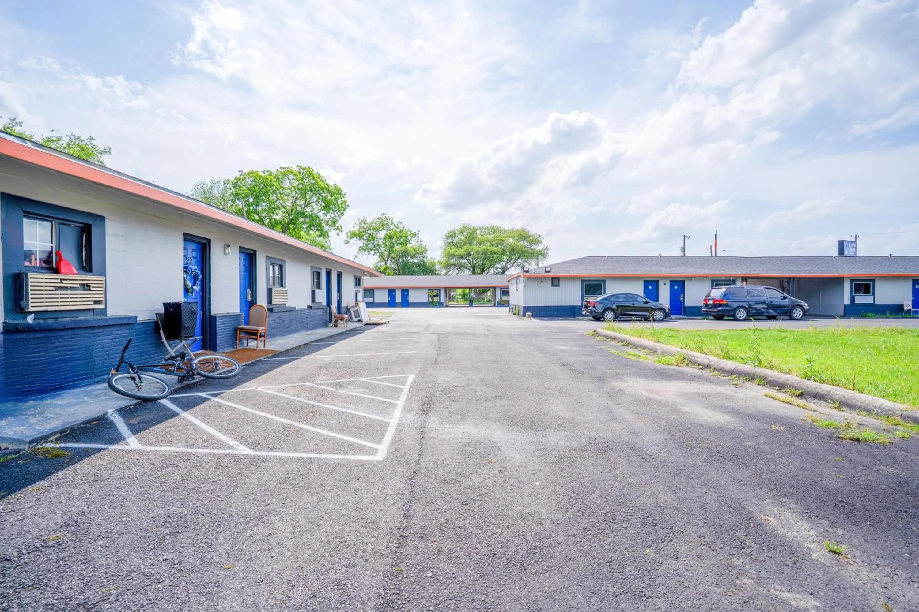 Parking in Alamo Oasis Inn and Suites By OYO San Antonio