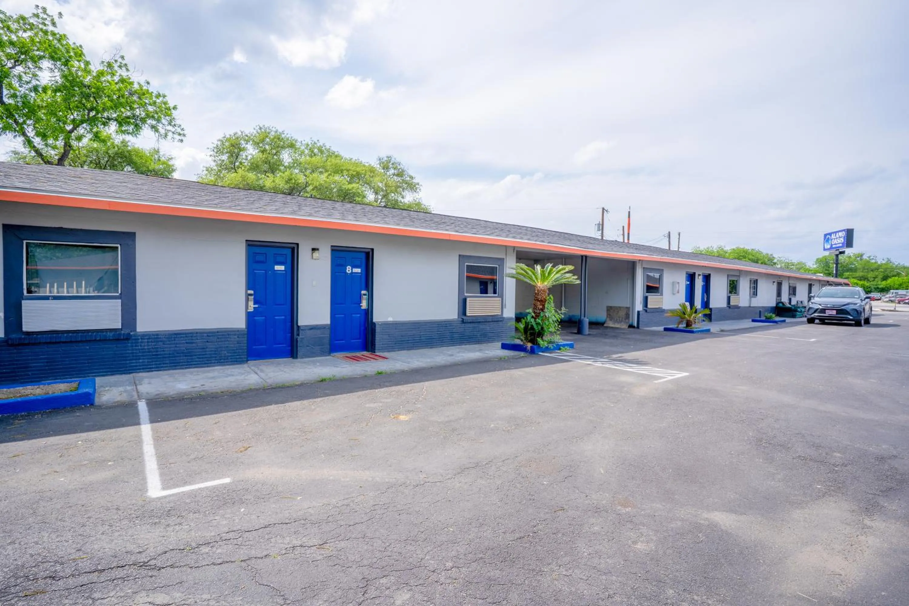 Parking in Alamo Oasis Inn and Suites By OYO San Antonio