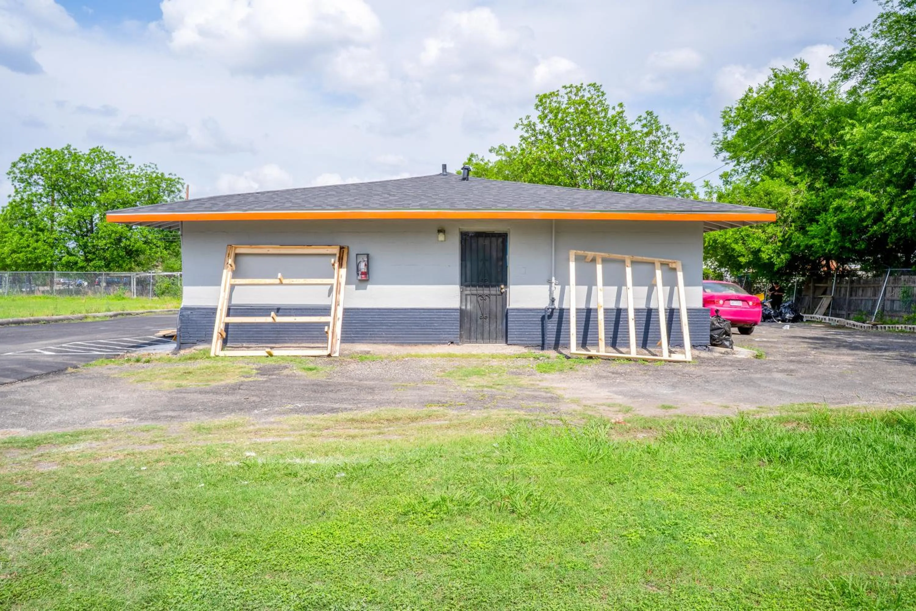 Garden view in Alamo Oasis Inn and Suites By OYO San Antonio