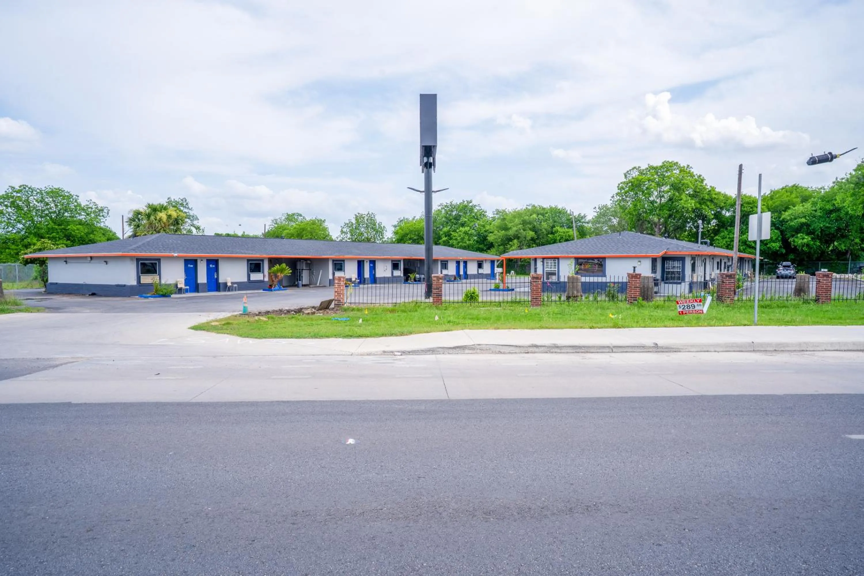 Facade/entrance in Alamo Oasis Inn and Suites By OYO San Antonio