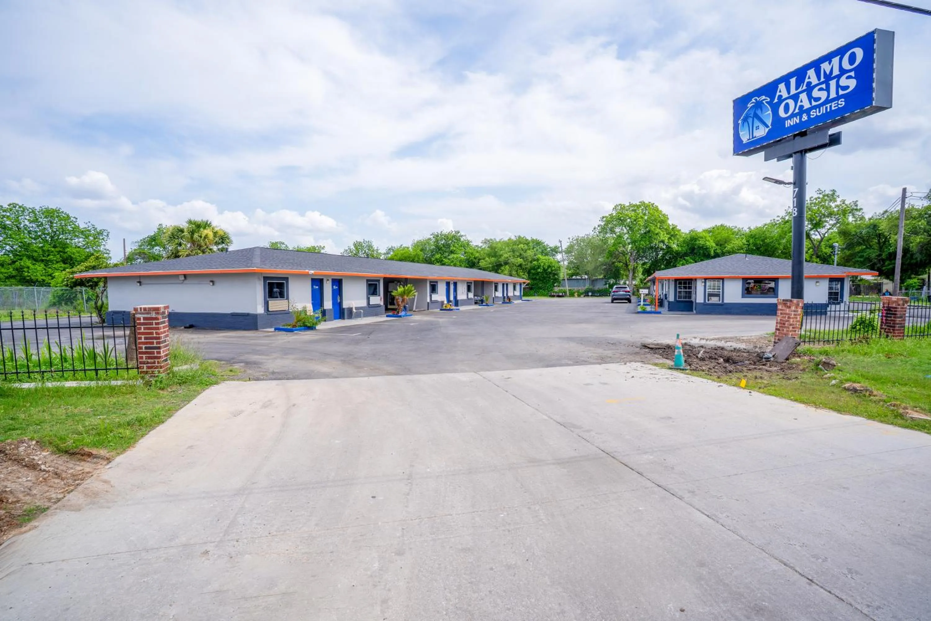 Facade/entrance in Alamo Oasis Inn and Suites By OYO San Antonio