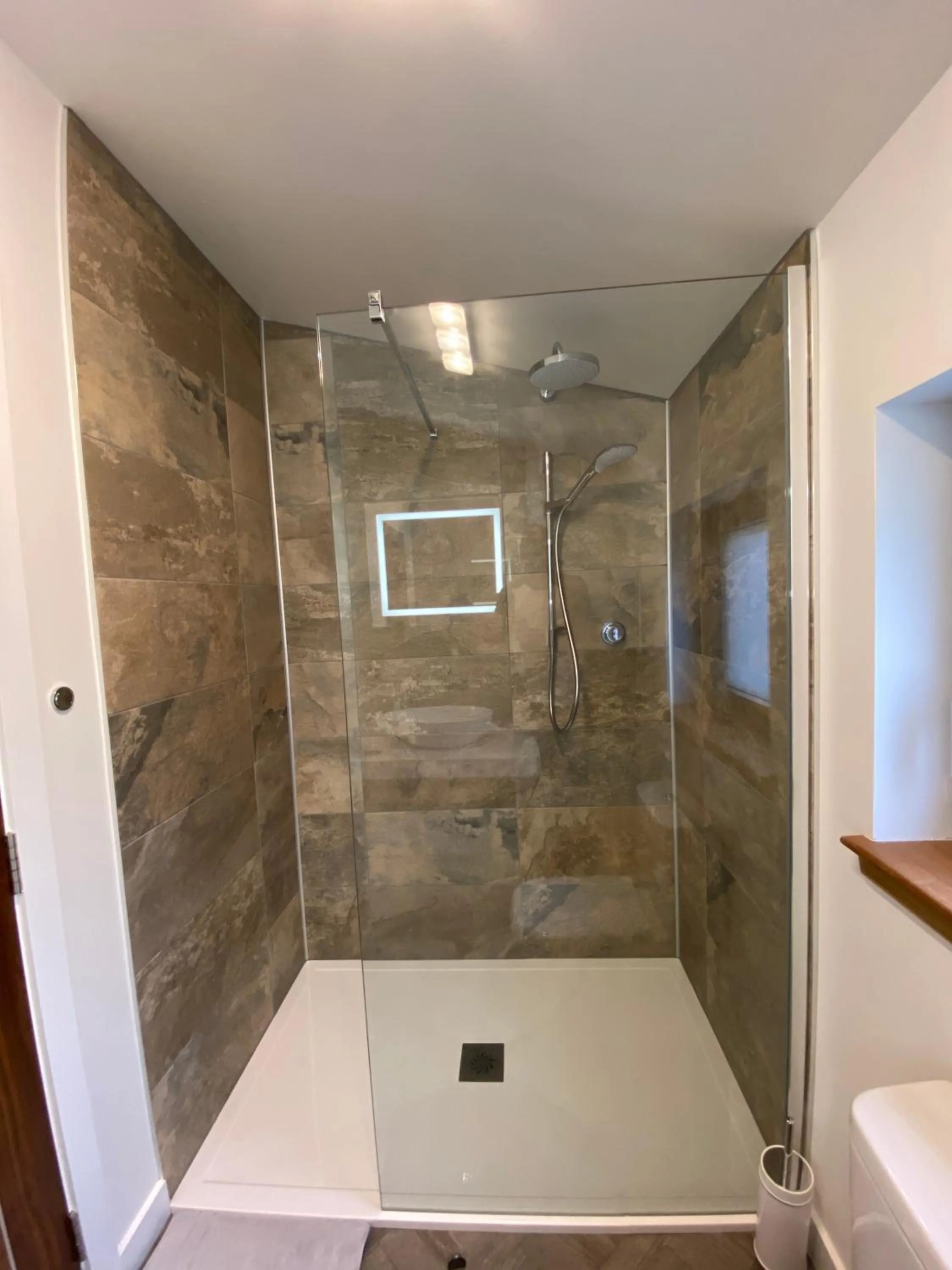 Stones Luxury B&B with hot tub and self-contained rooms