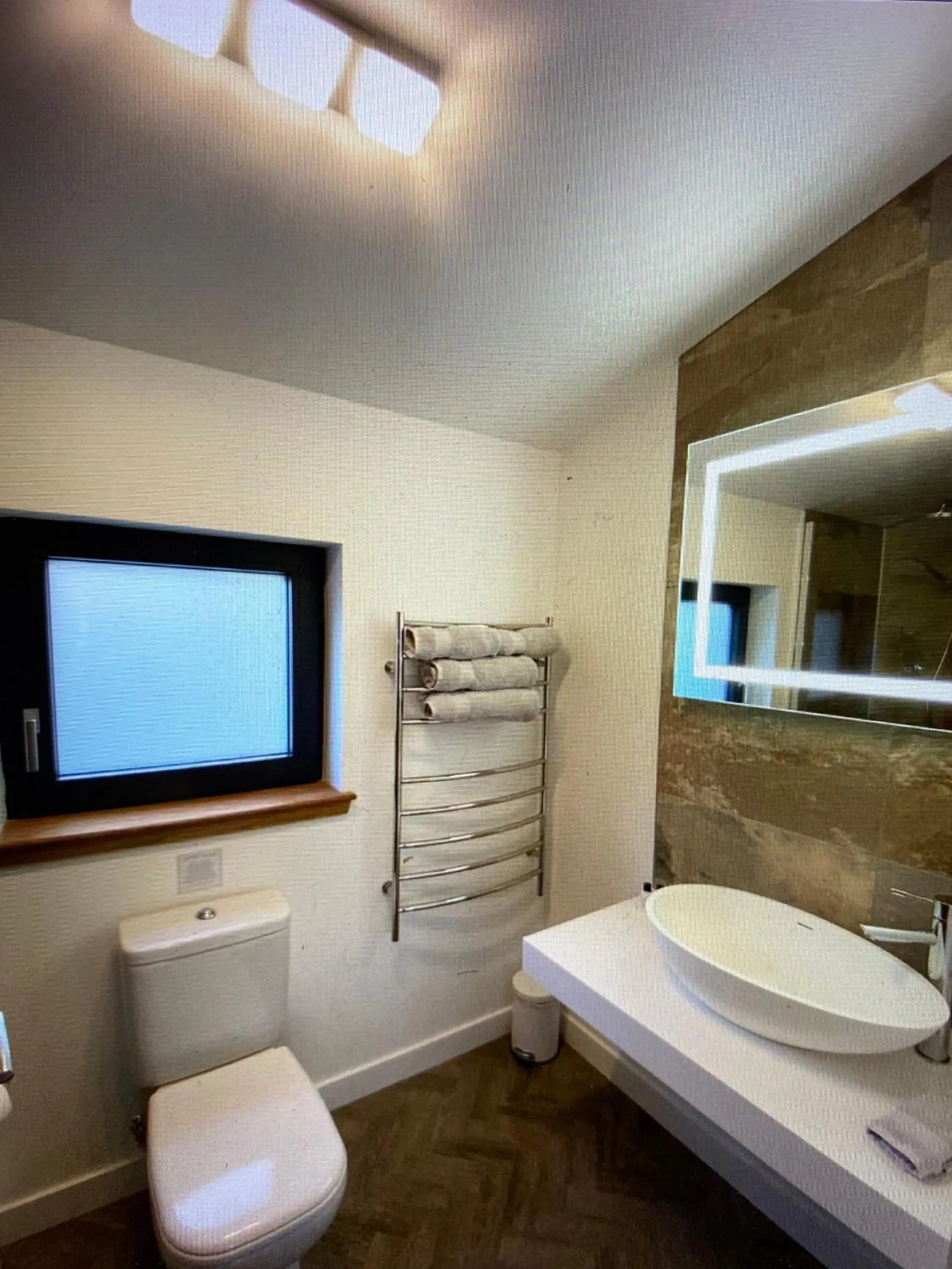 Stones Luxury B&B with hot tub and self-contained rooms