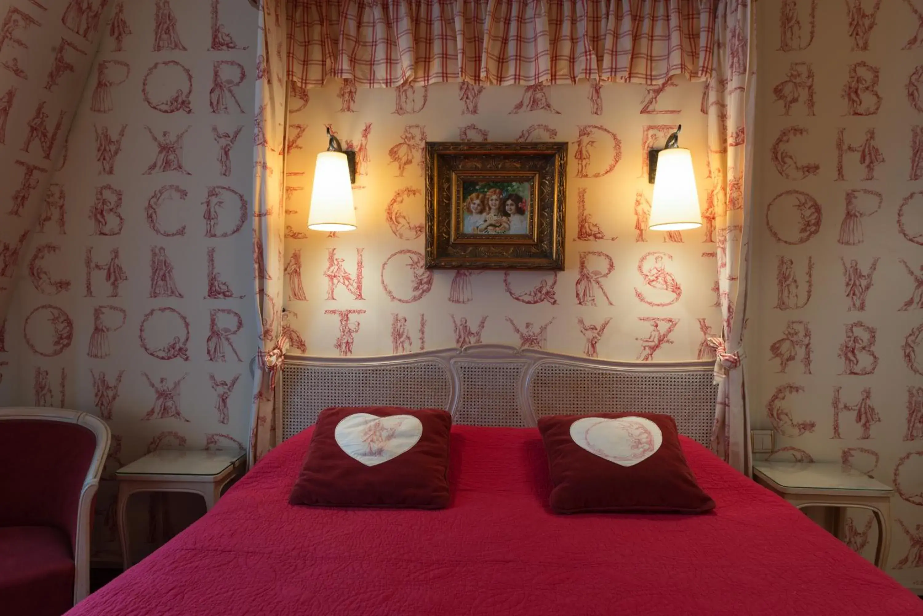 Bed in Neuilly Park Hotel Bed in Neuilly Park Hotel