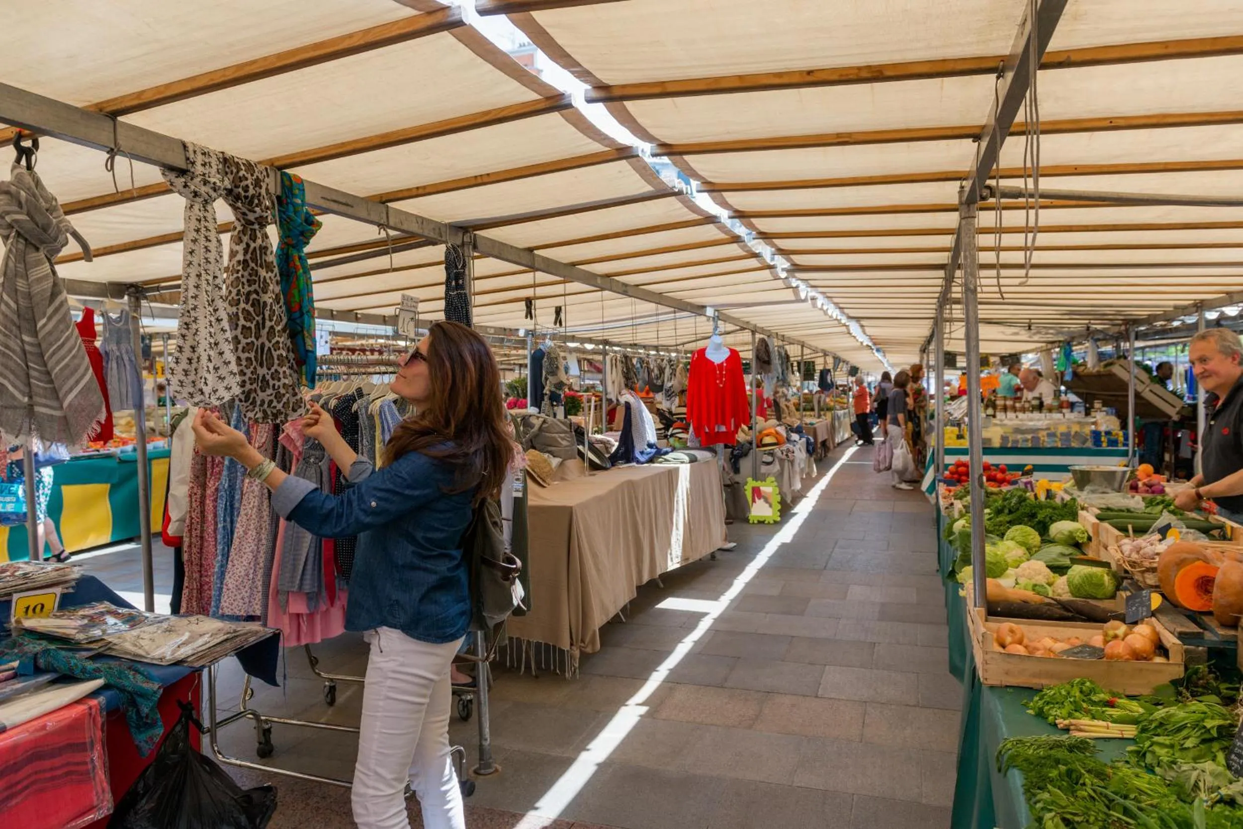 Supermarket/grocery shop in Neuilly Park Hotel