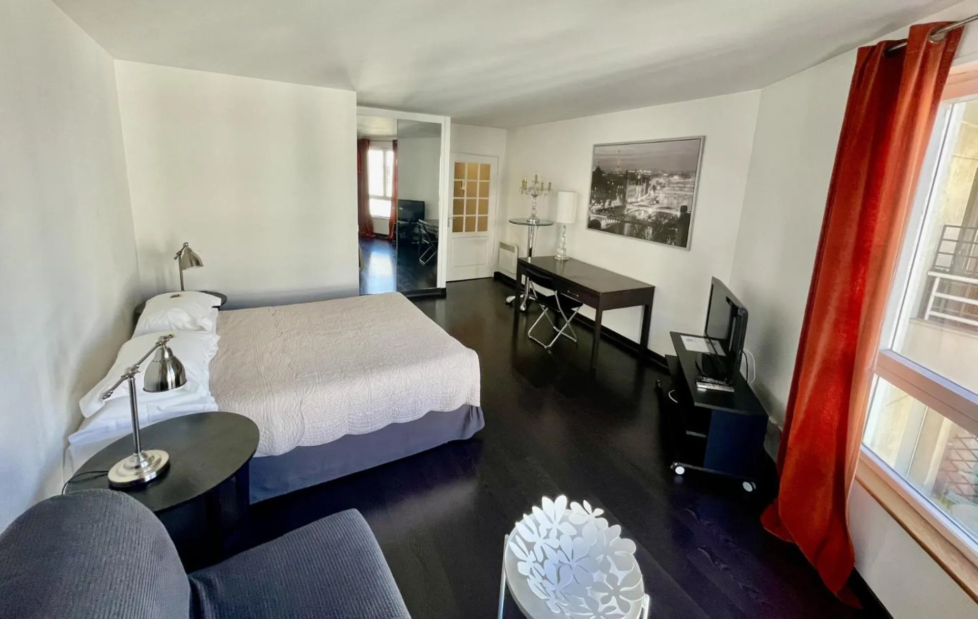 Bed in Neuilly Park Hotel