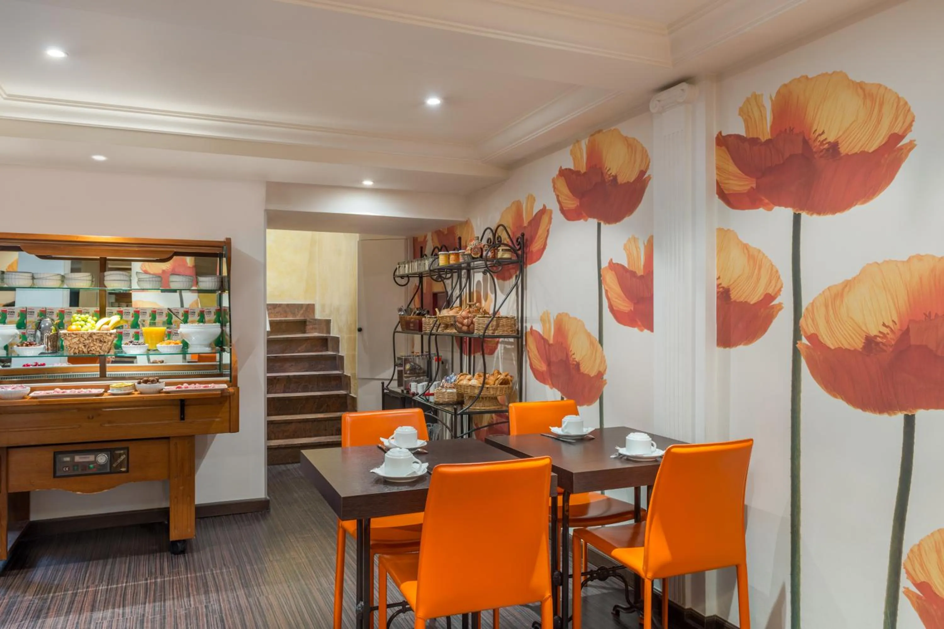 Food and drinks in Neuilly Park Hotel