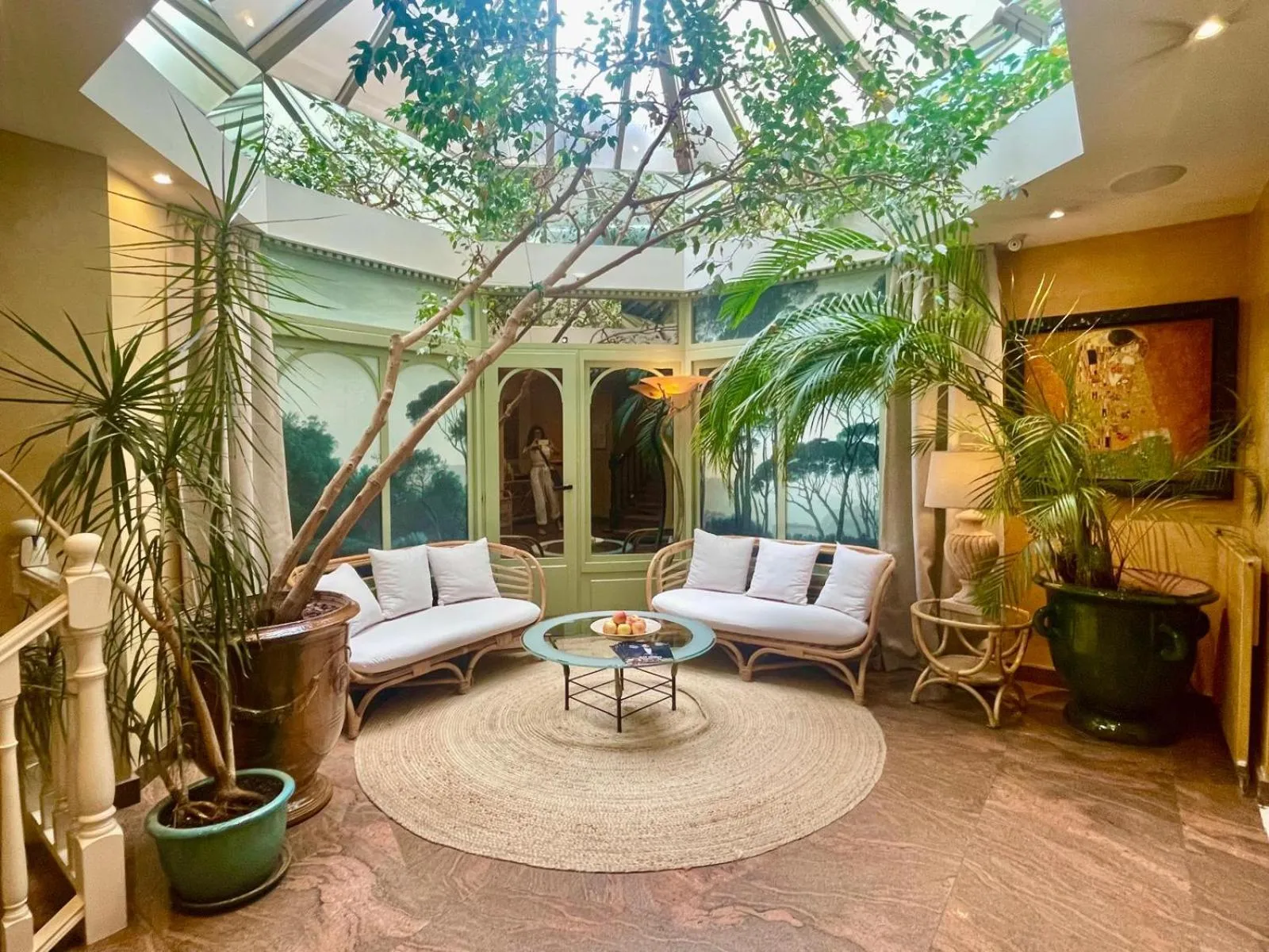 Living room in Neuilly Park Hotel