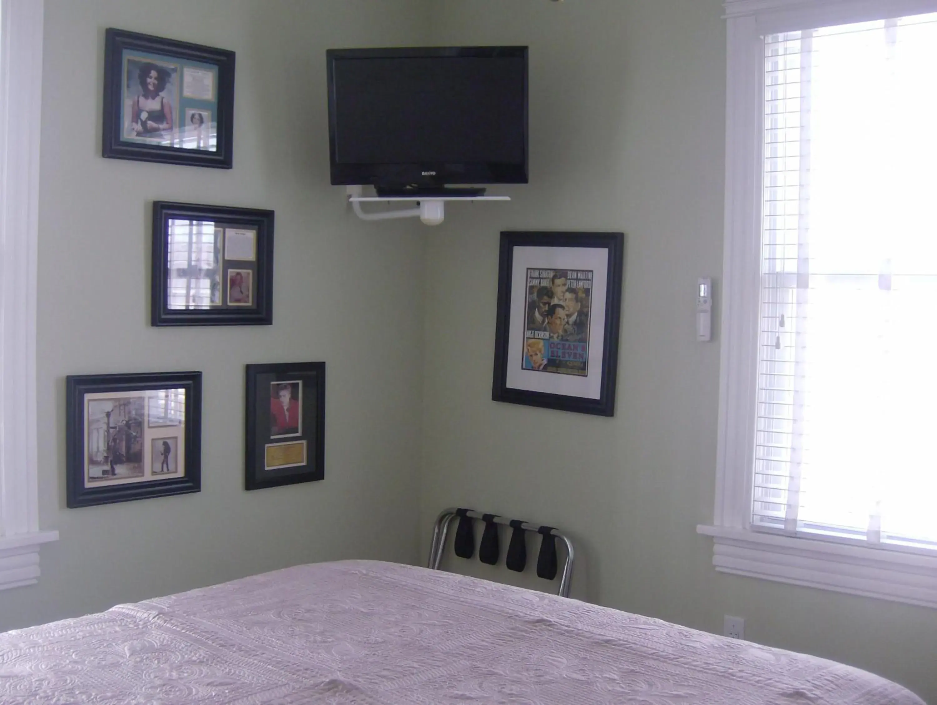 Deluxe Queen Room in Summer Nites Deluxe Queen Room in Summer Nites