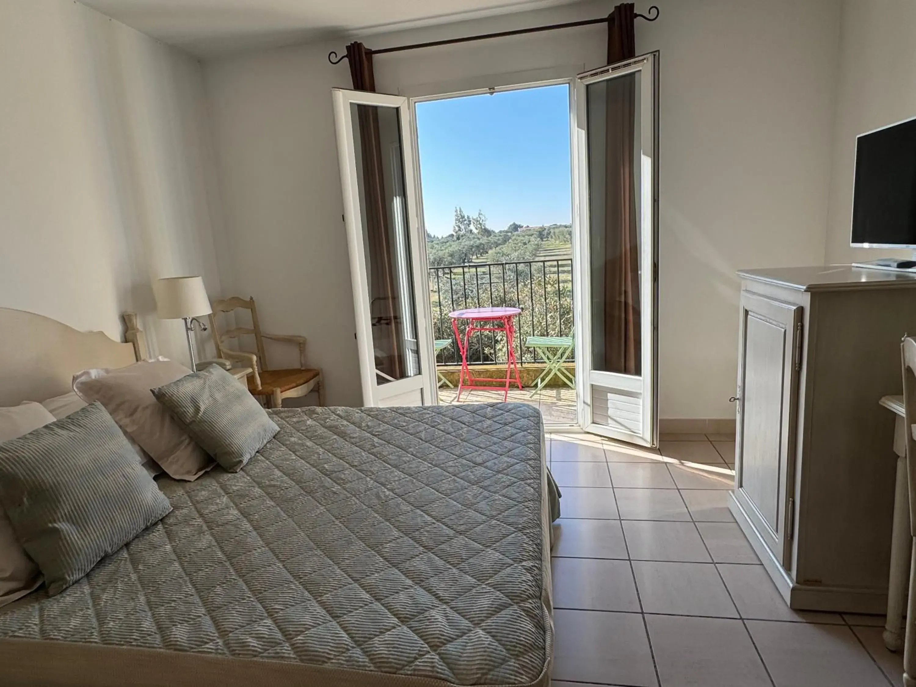 Landmark view, Bed in Hotel Terriciaë aux portes de Maussane les Alpilles Landmark view, Bed in Hotel Terriciaë aux portes de Maussane les Alpilles