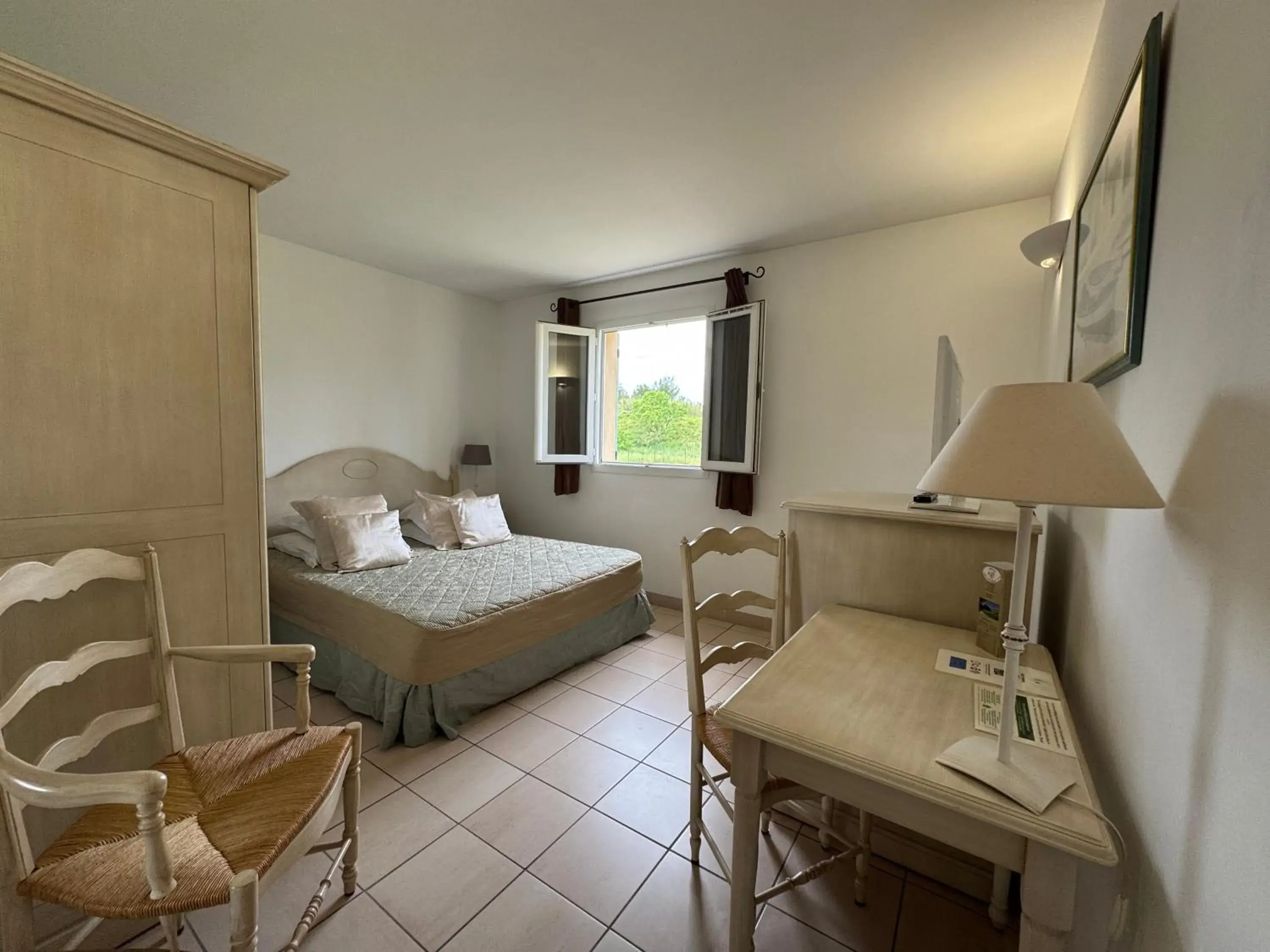 Standard Double Room in Hotel Terriciaë aux portes de Maussane les Alpilles Standard Double Room in Hotel Terriciaë aux portes de Maussane les Alpilles