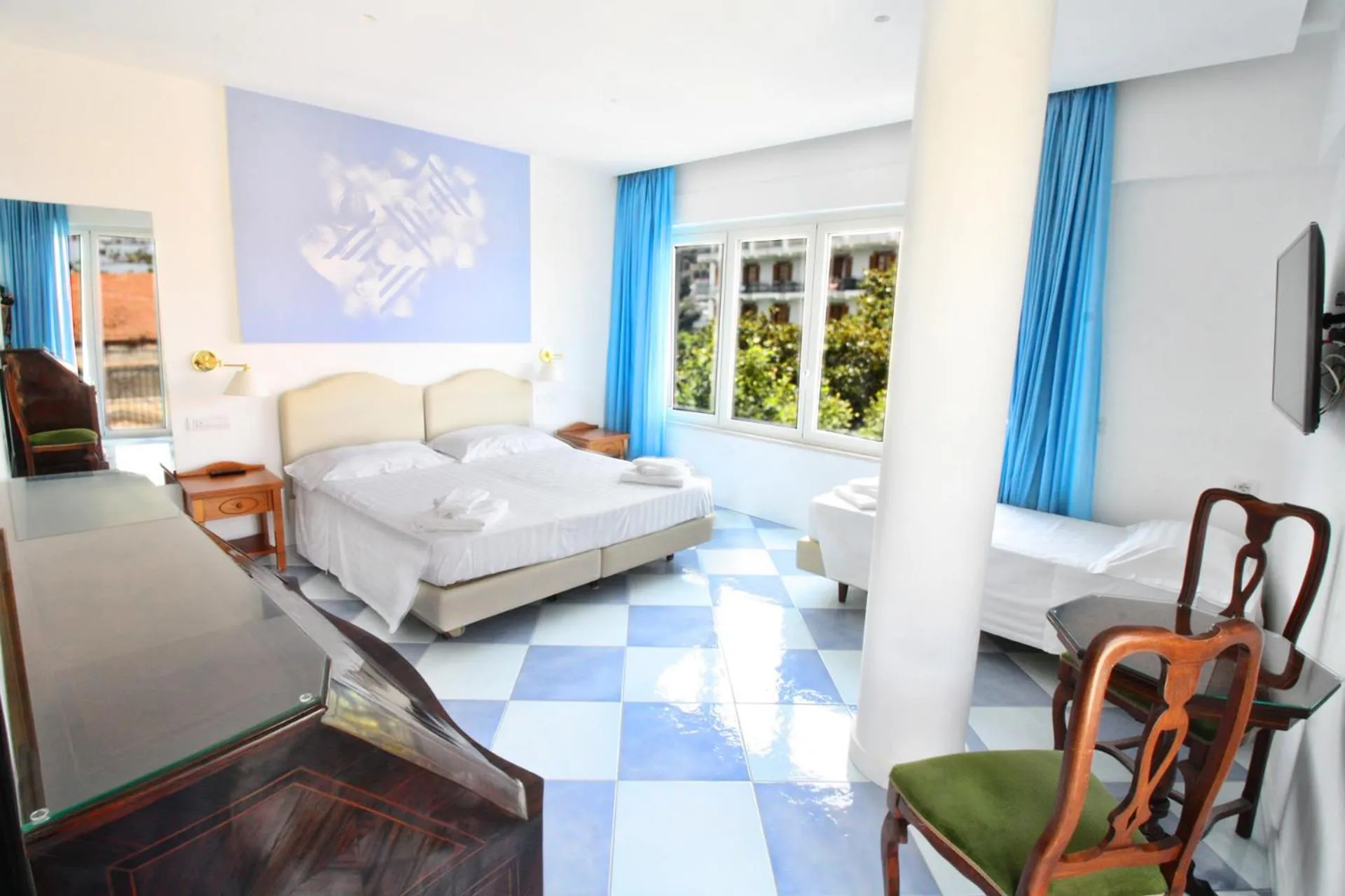 Triple Room with Private Bathroom in Maison Tonina Sorrento Coast