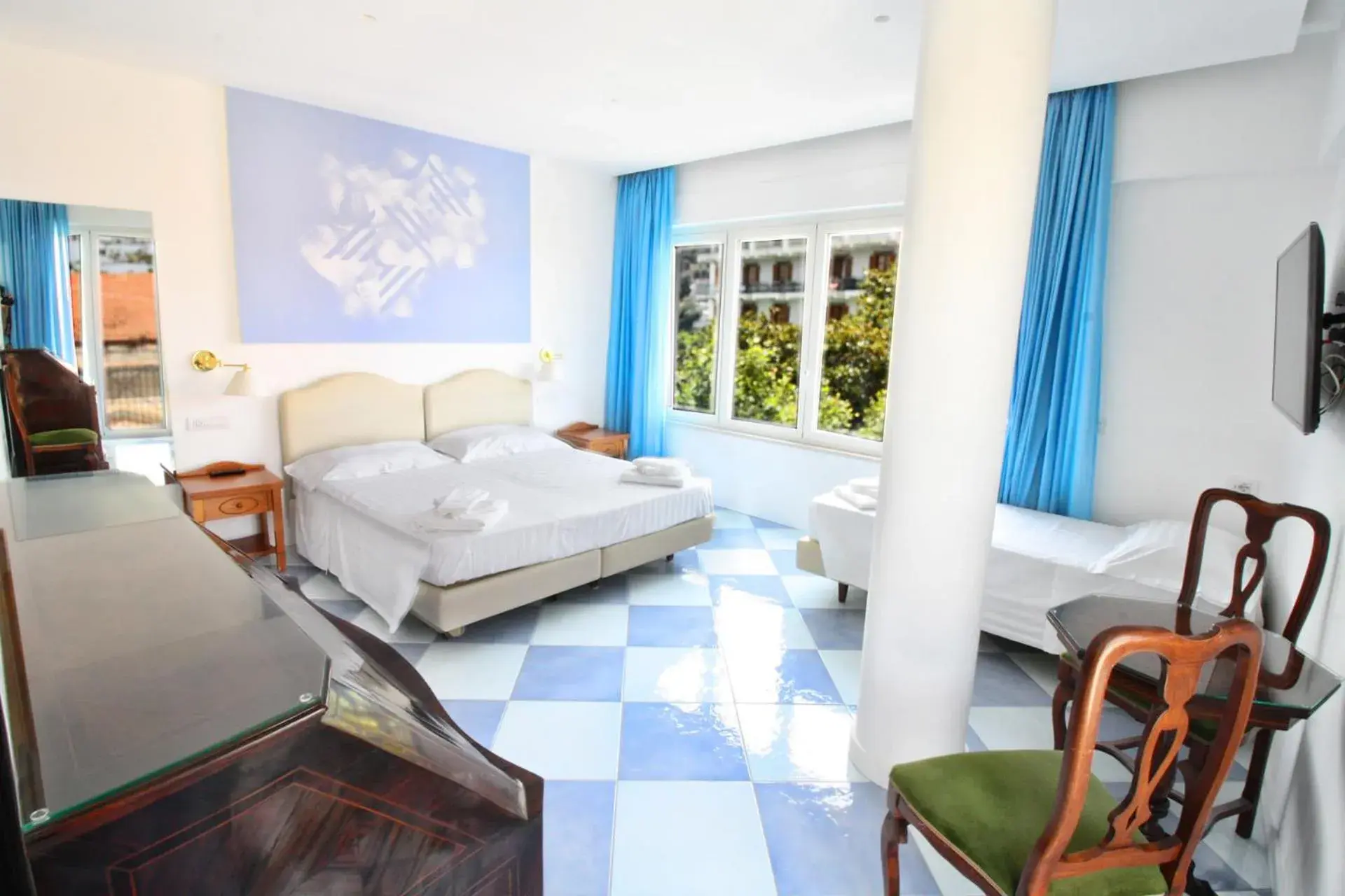Triple Room with Private Bathroom in Maison Tonina Sorrento Coast Triple Room with Private Bathroom in Maison Tonina Sorrento Coast